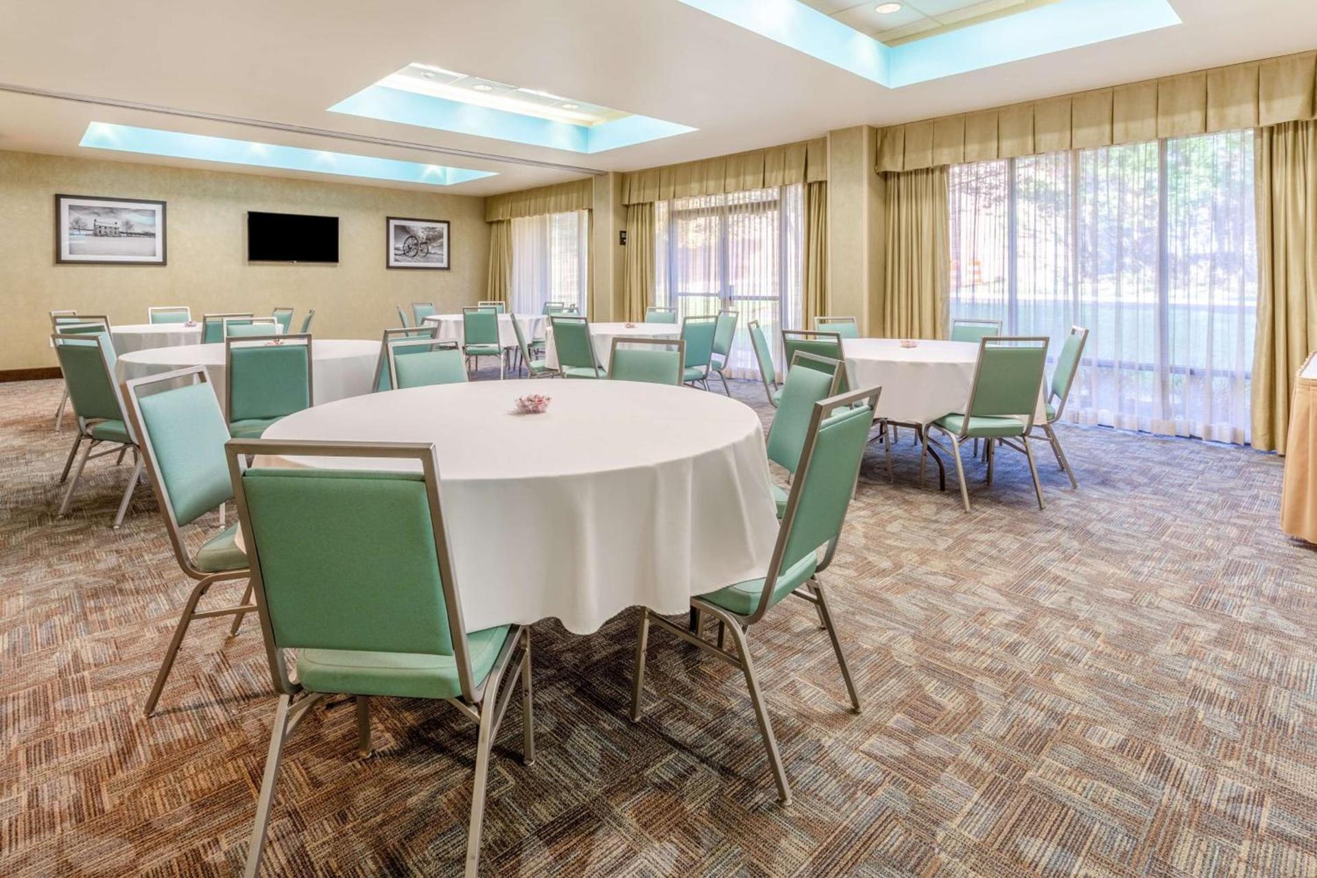 Hampton Inn Manassas photo 35