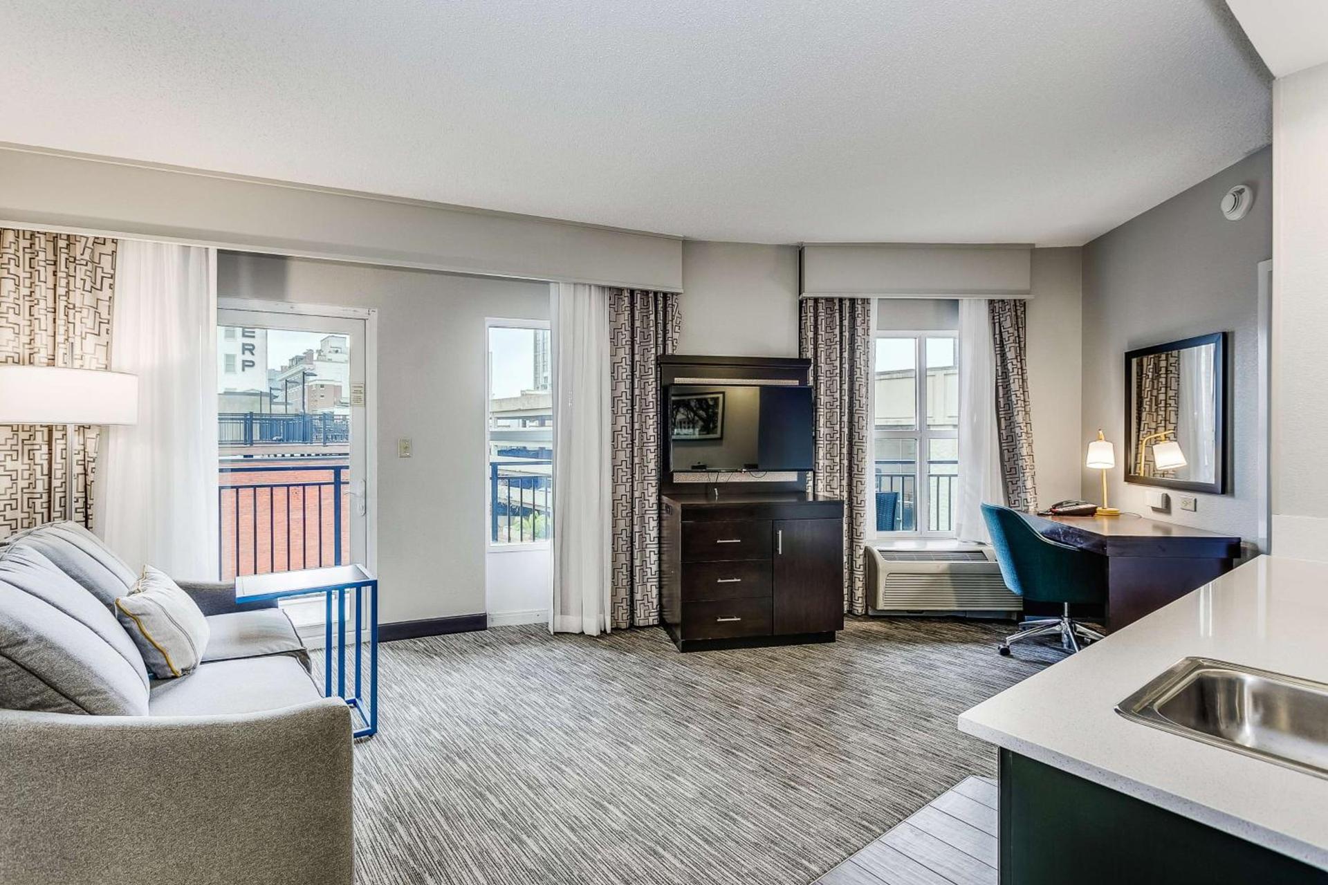 Hampton Inn & Suites Mobile - Downtown Historic District photo 20
