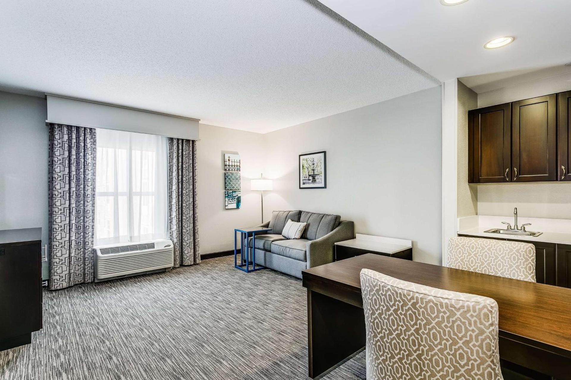 Hampton Inn & Suites Mobile - Downtown Historic District photo 44