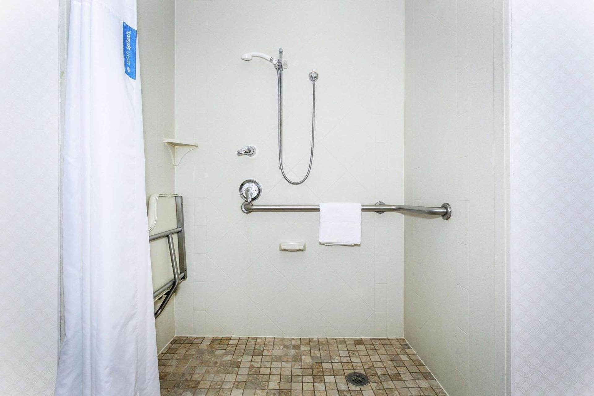 Hampton Inn & Suites Mobile - Downtown Historic District photo 52