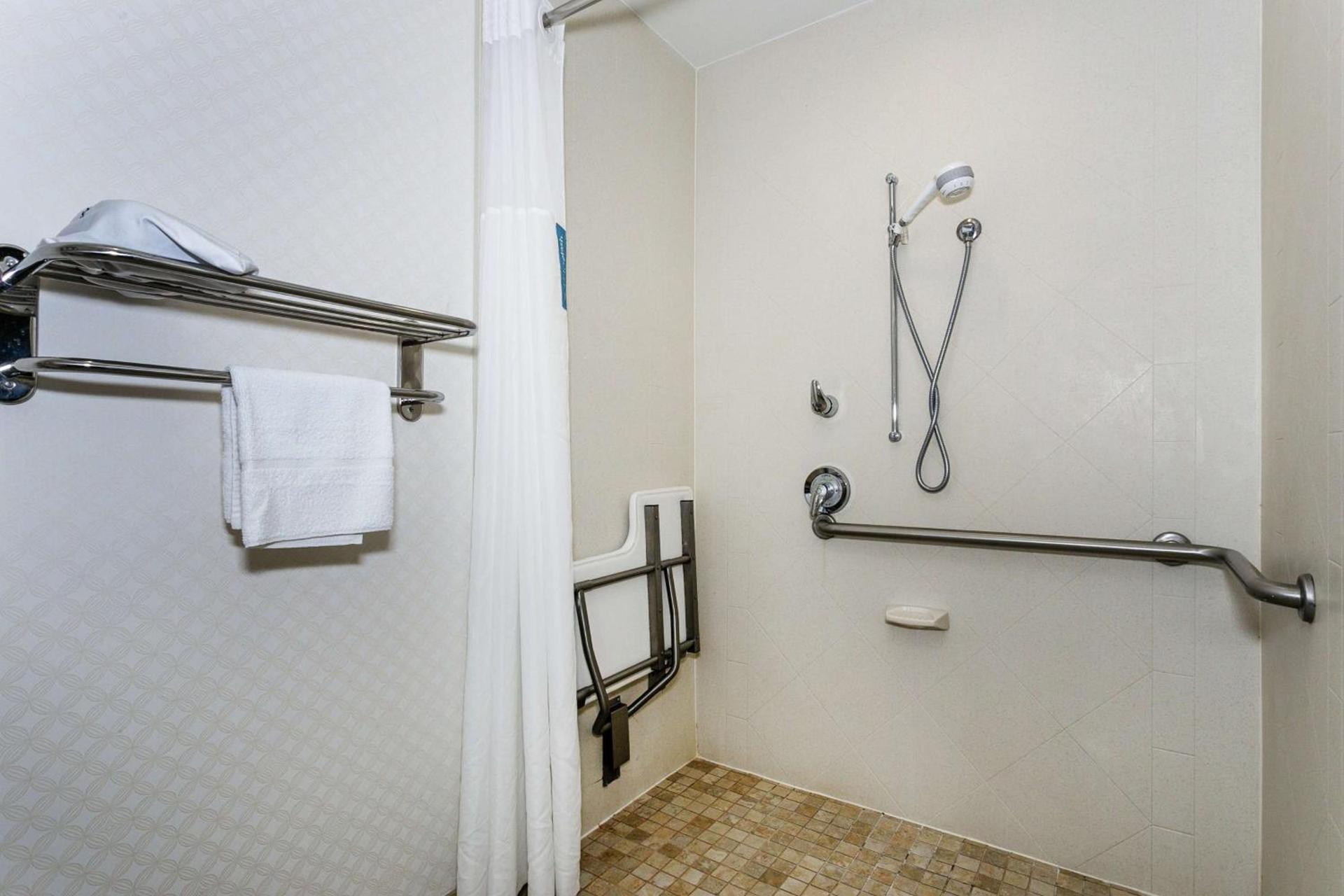 Hampton Inn & Suites Mobile - Downtown Historic District photo 53
