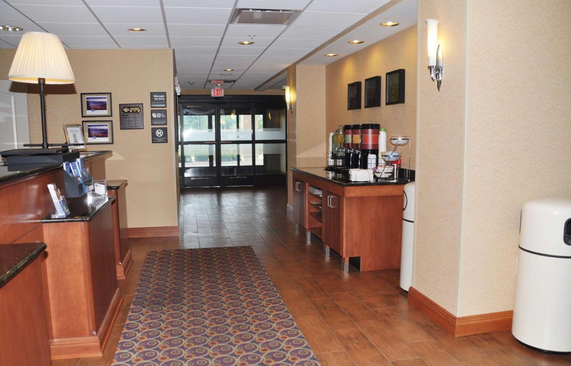 Hampton Inn Macomb photo 8