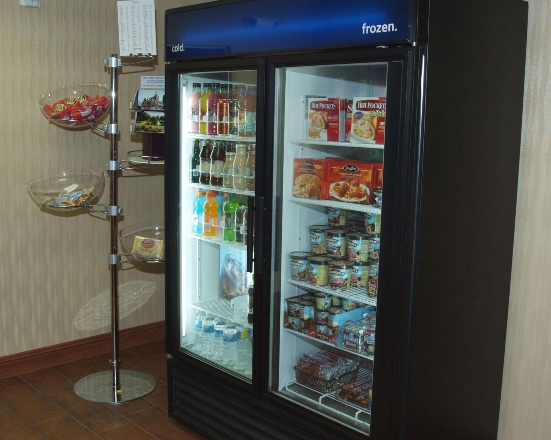 Hampton Inn Macomb photo 13
