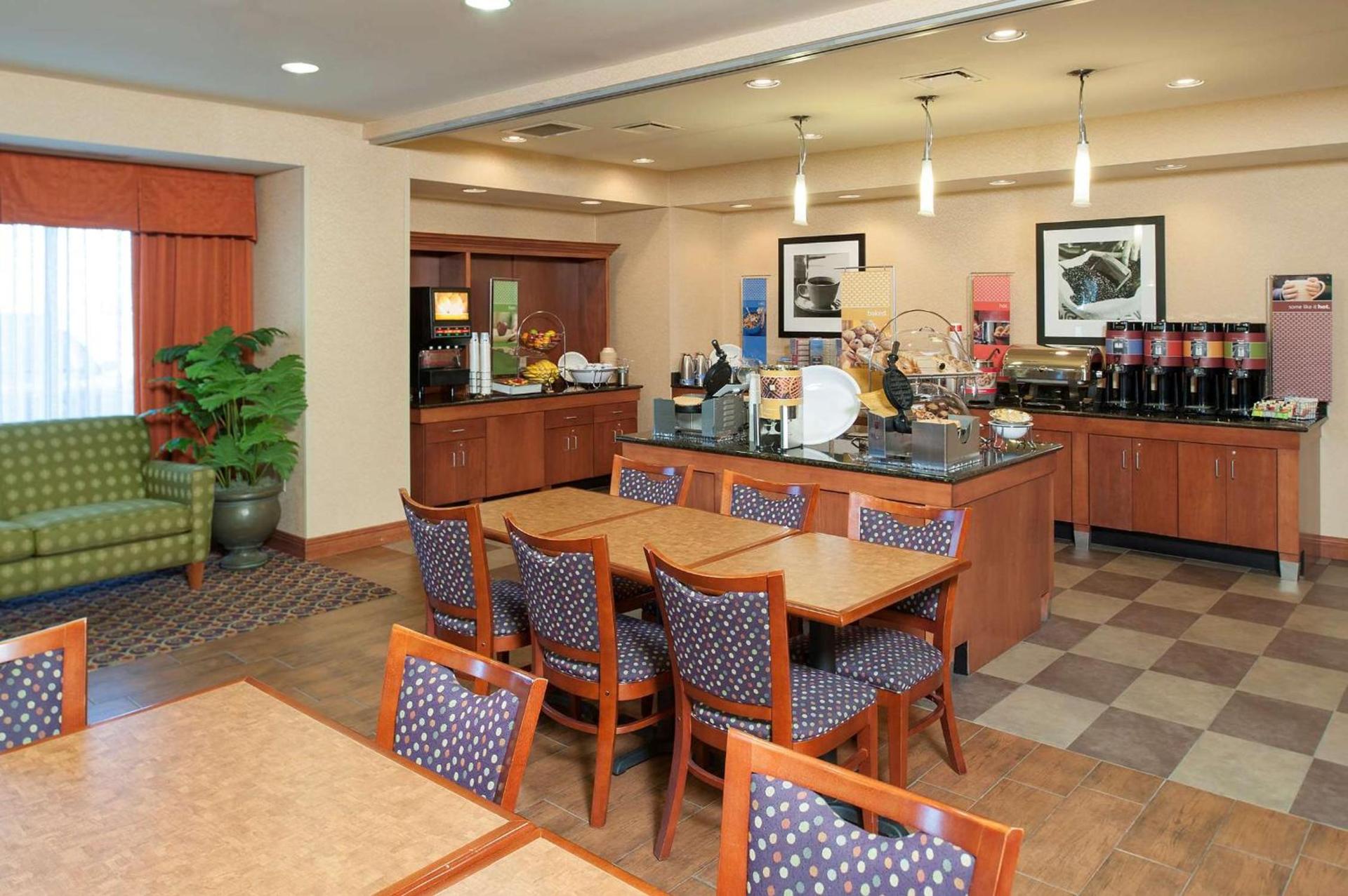 Hampton Inn Macomb photo 14
