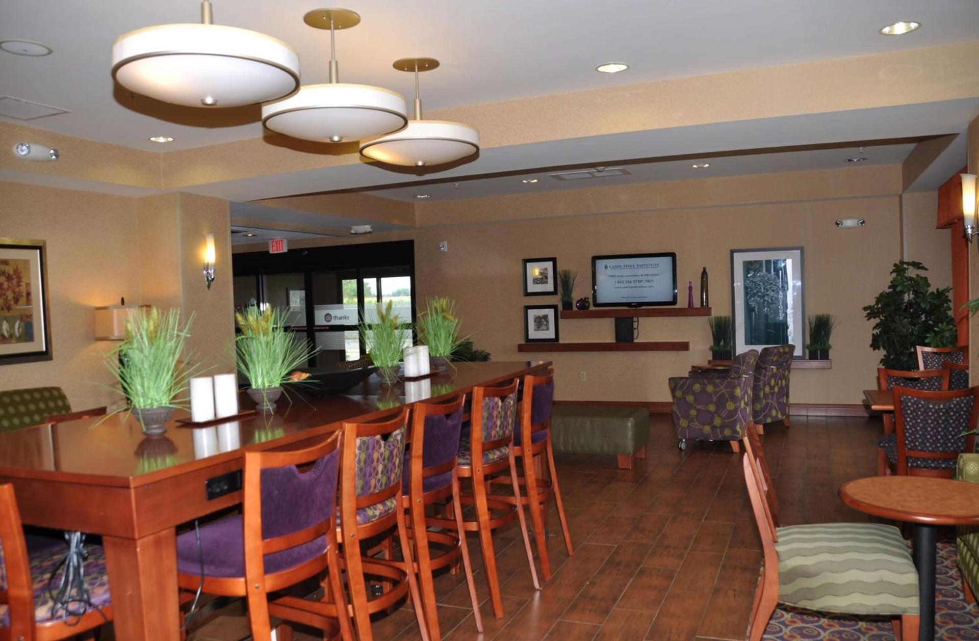 Hampton Inn Macomb photo 15