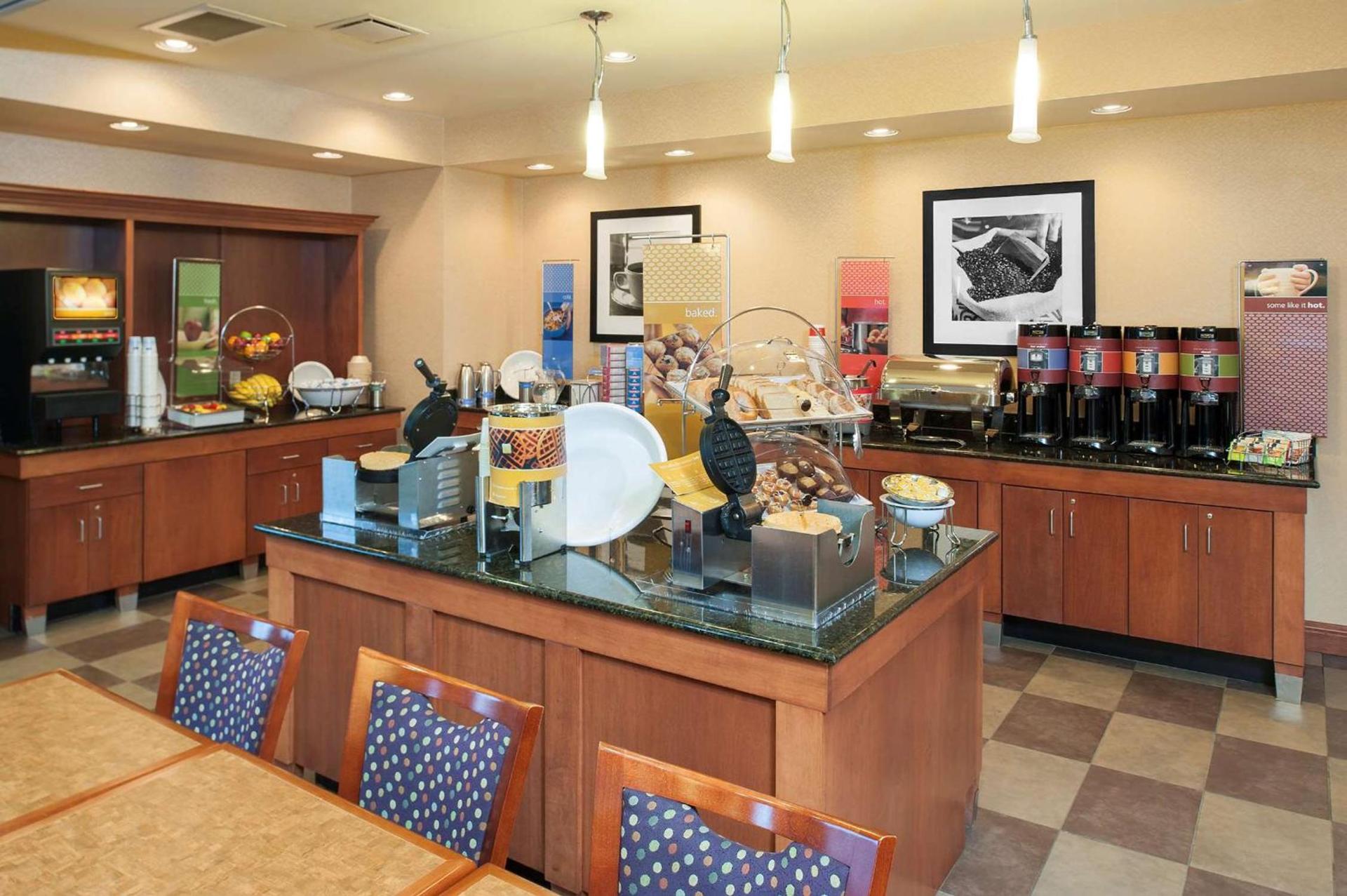 Hampton Inn Macomb photo 16