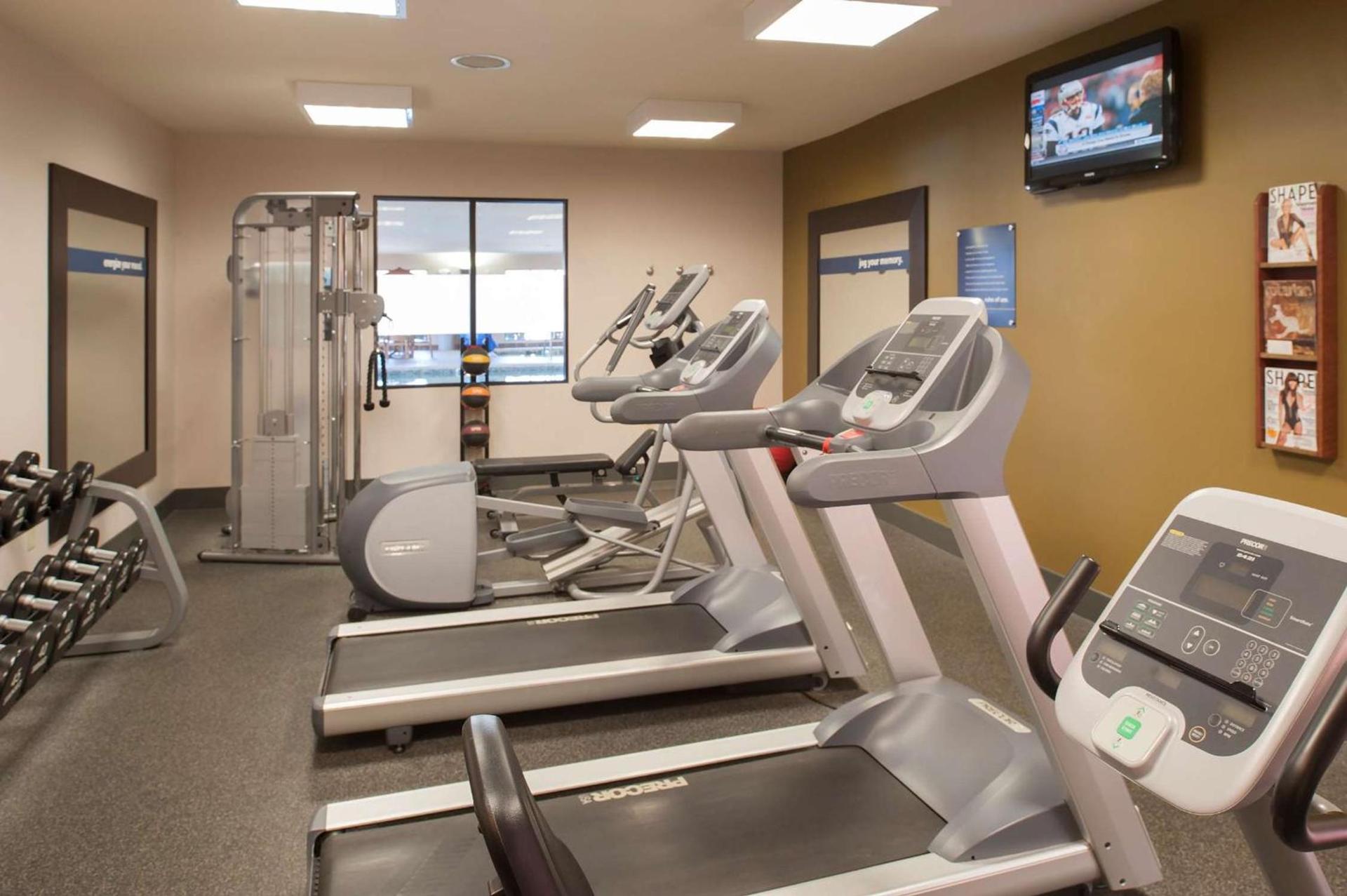 Hampton Inn Macomb photo 18
