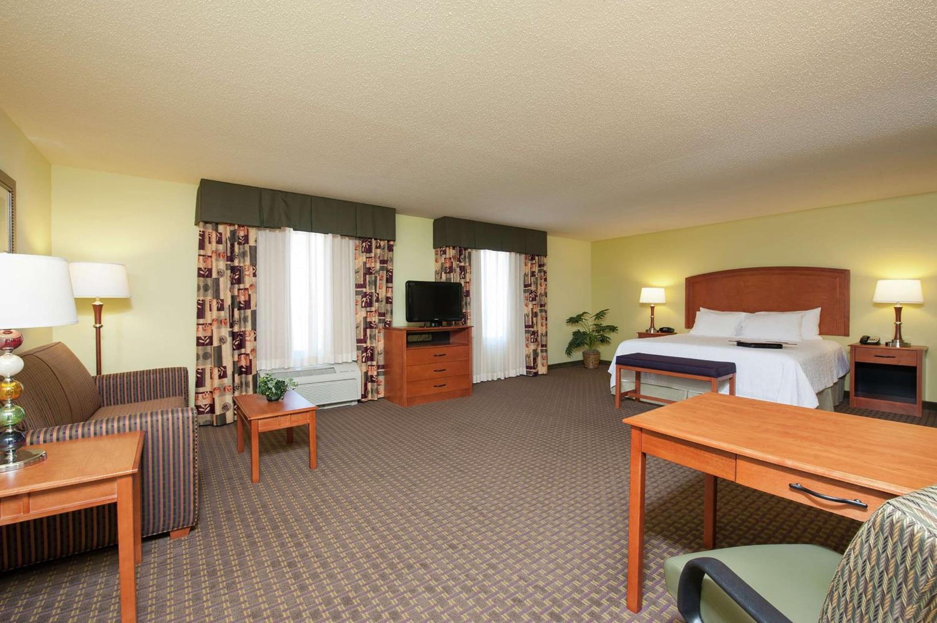 Hampton Inn Macomb photo 20