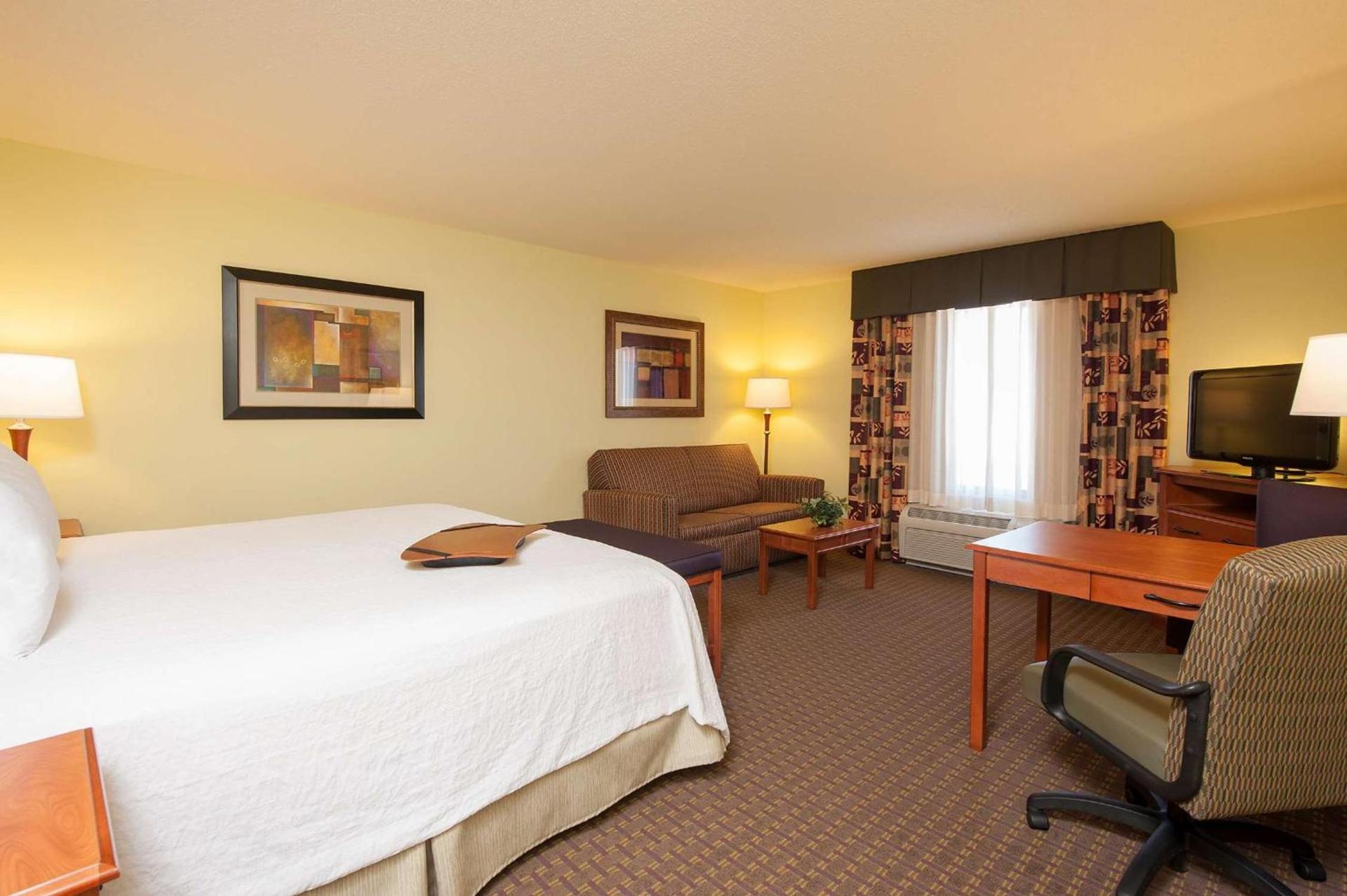Hampton Inn Macomb photo 25