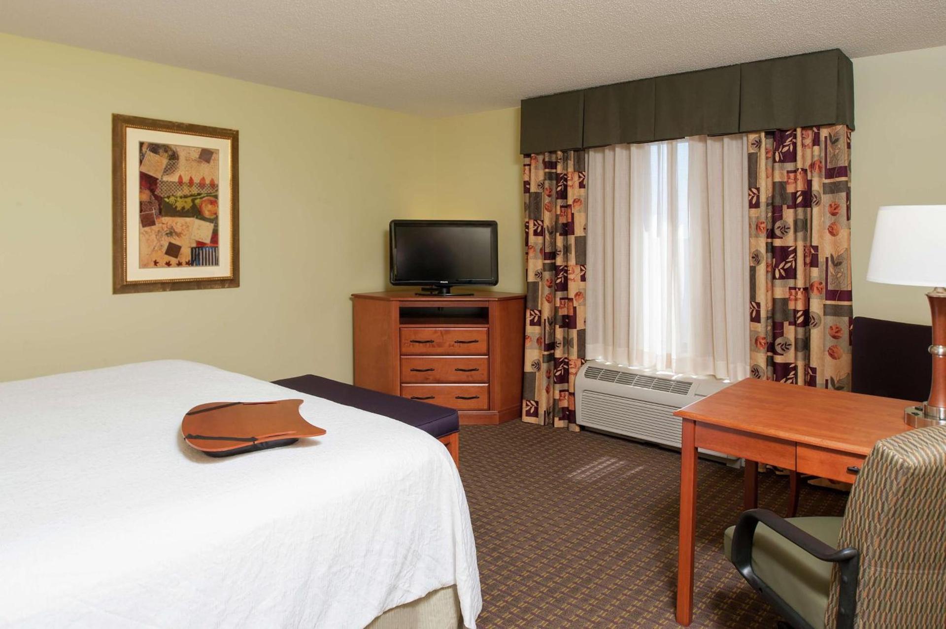 Hampton Inn Macomb photo 24