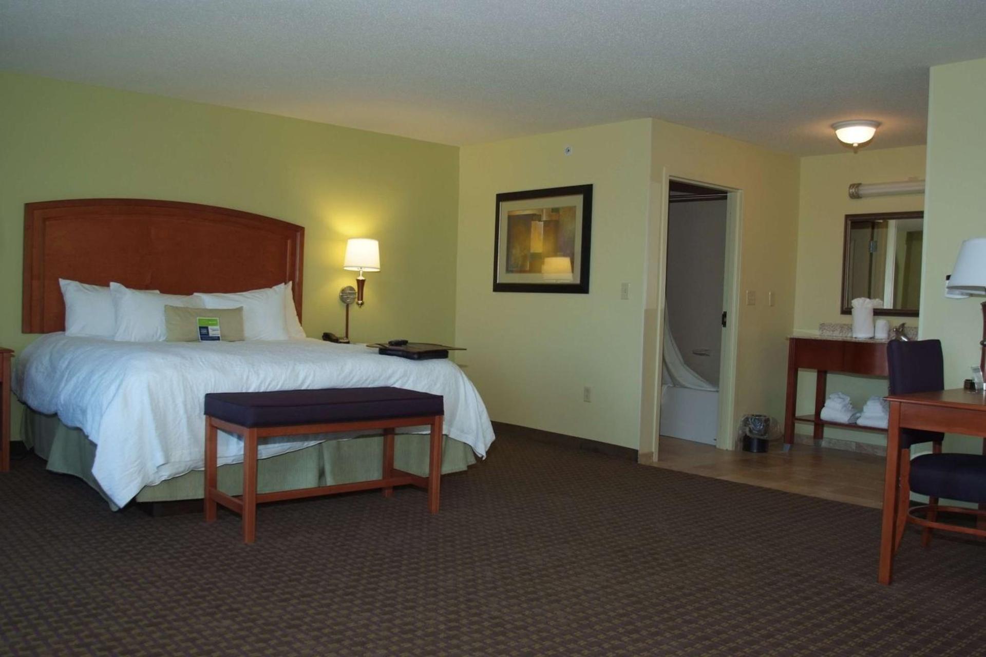 Hampton Inn Macomb photo 28