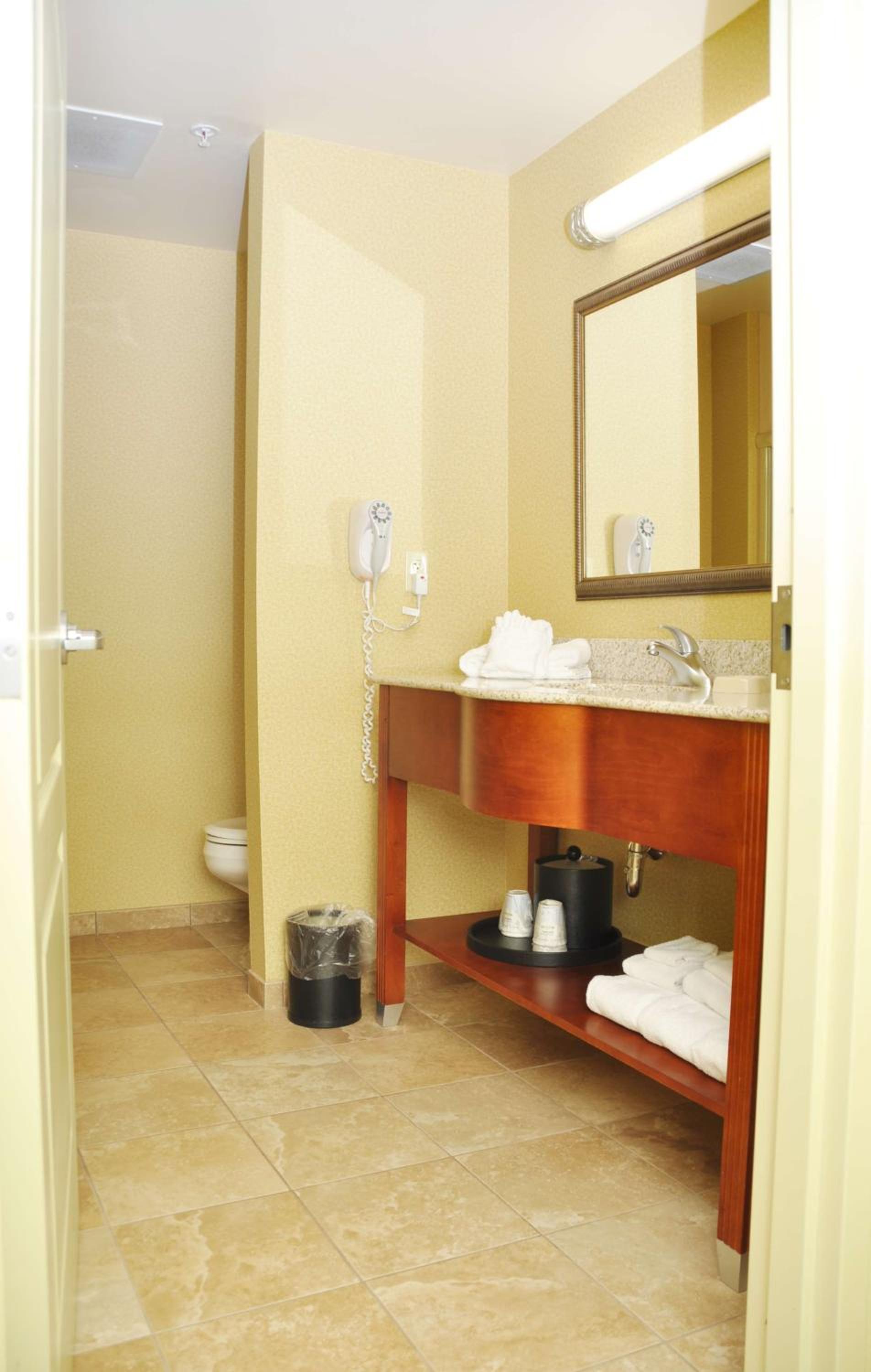 Hampton Inn Macomb photo 31