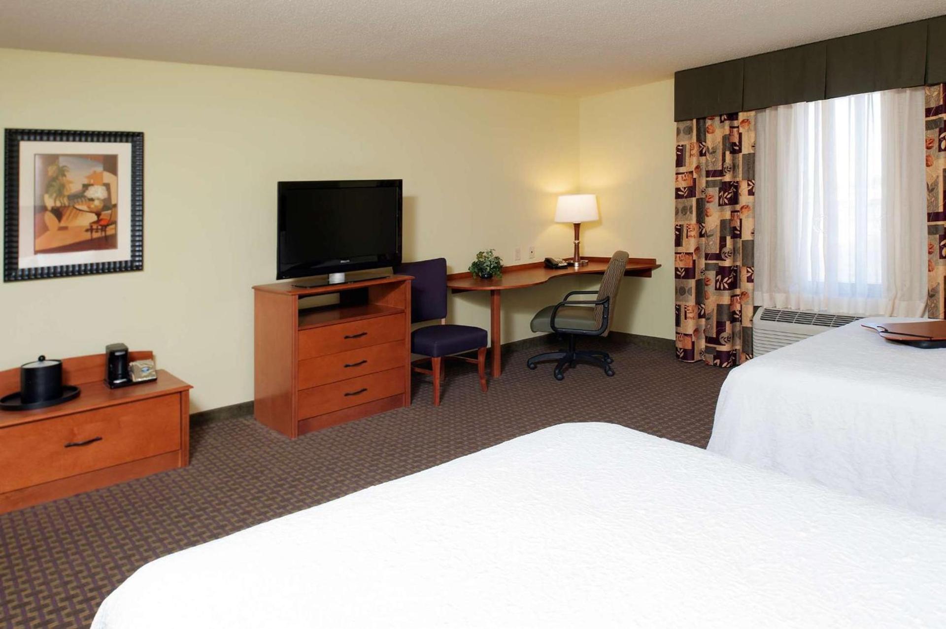 Hampton Inn Macomb photo 33