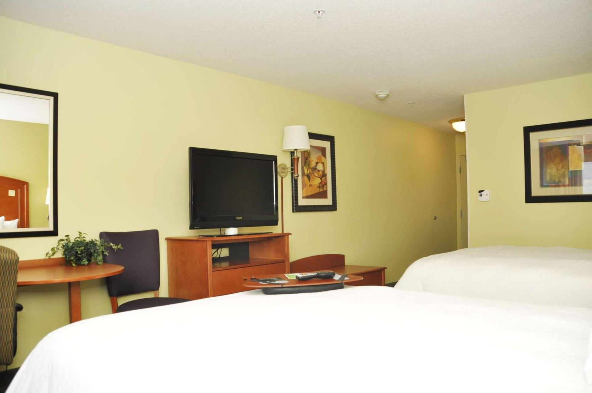 Hampton Inn Macomb photo 37