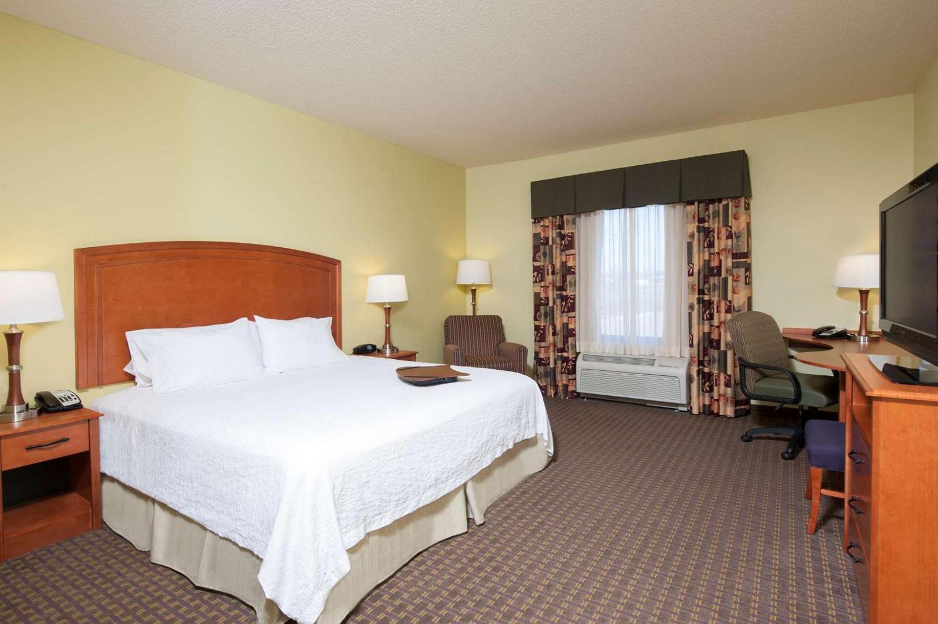 Hampton Inn Macomb photo 41