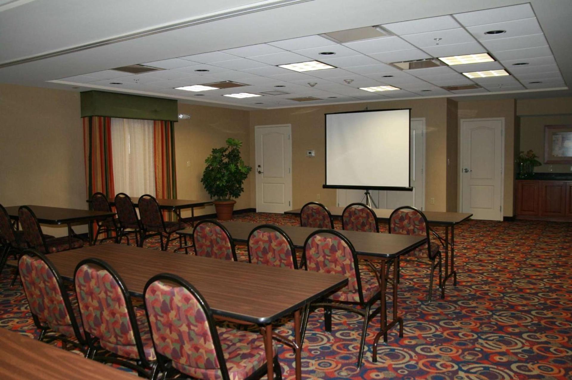 Hampton Inn Macomb photo 44