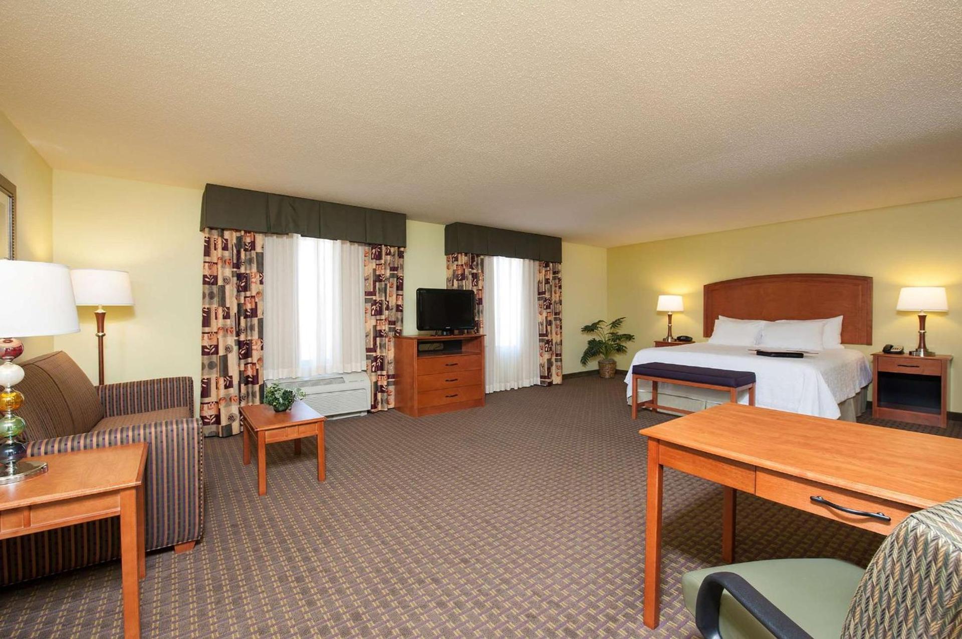 Hampton Inn Macomb photo 43