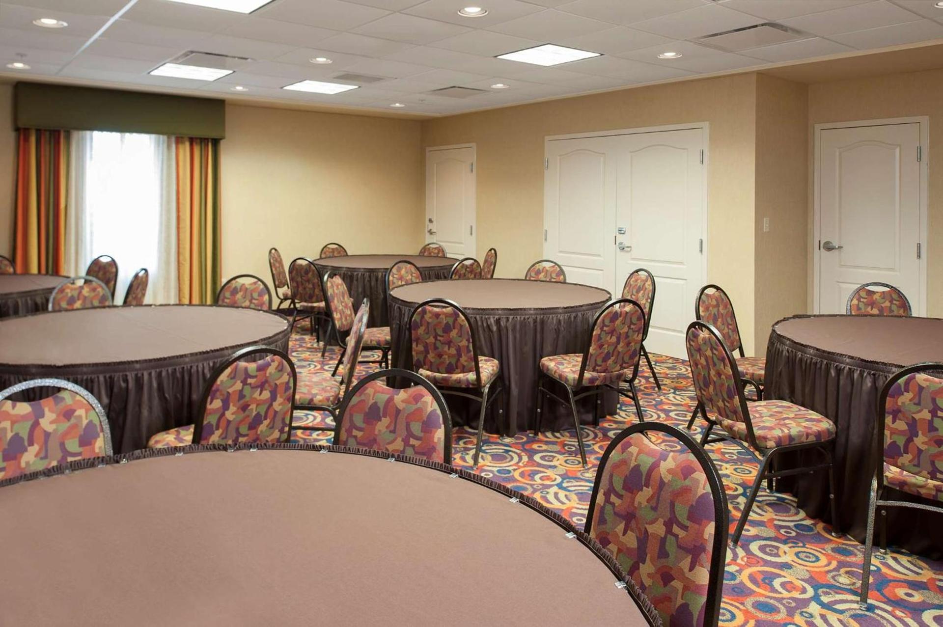 Hampton Inn Macomb photo 46