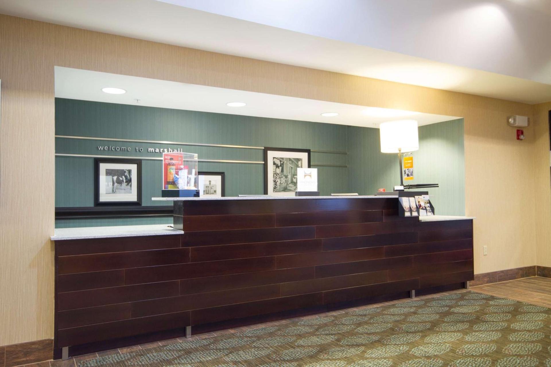 Hampton Inn Marshall photo 3