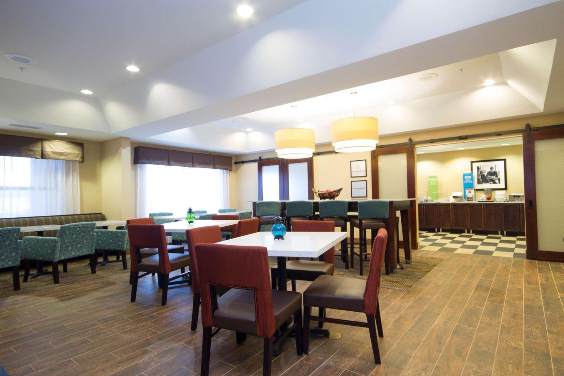 Hampton Inn Marshall photo 8