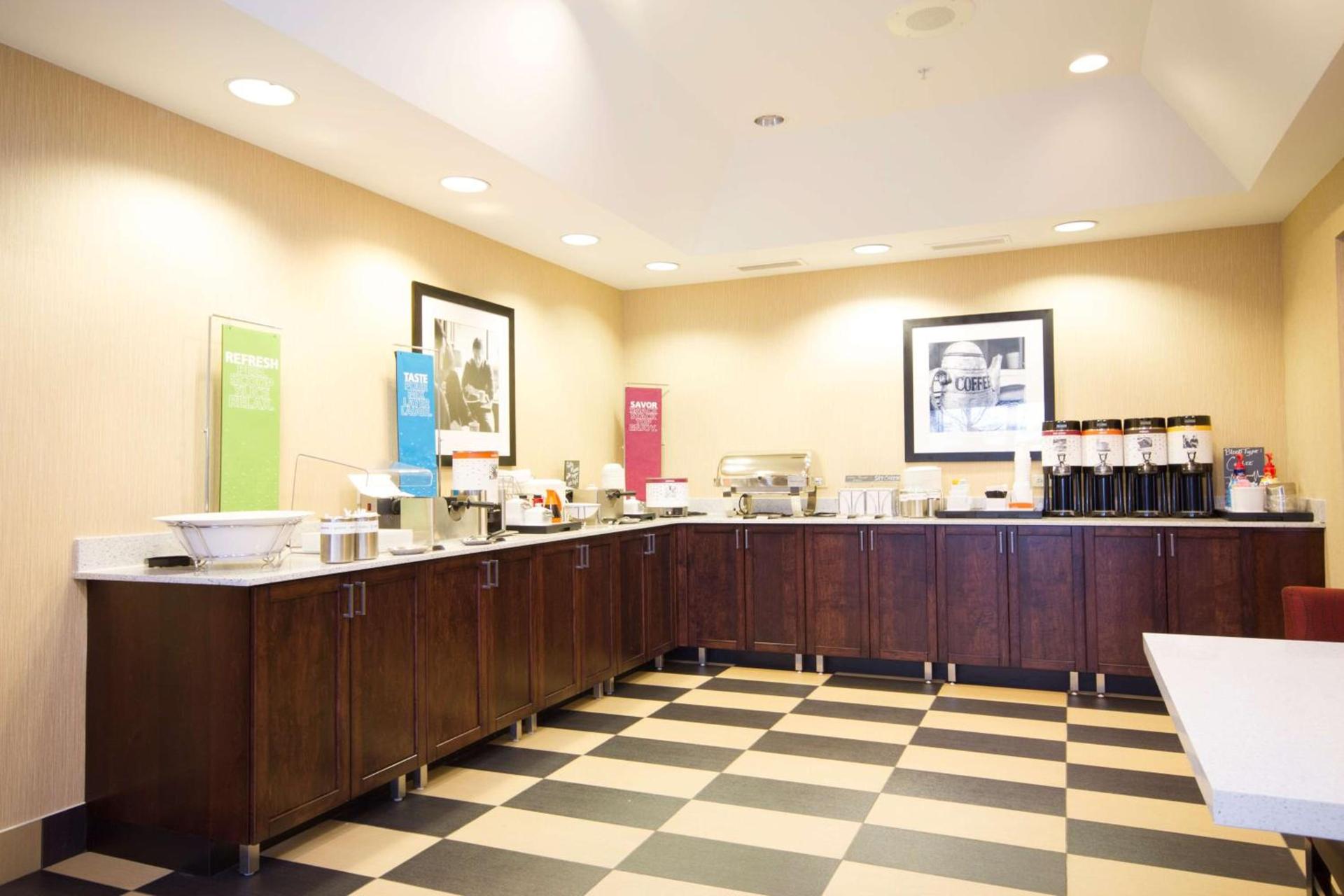 Hampton Inn Marshall photo 10