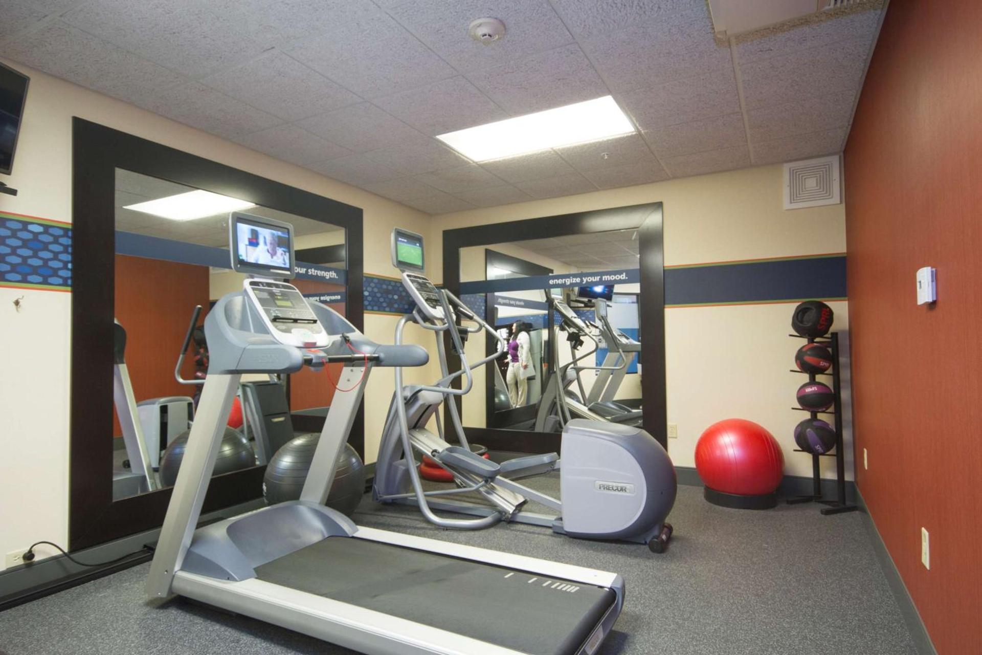 Hampton Inn Marshall photo 14