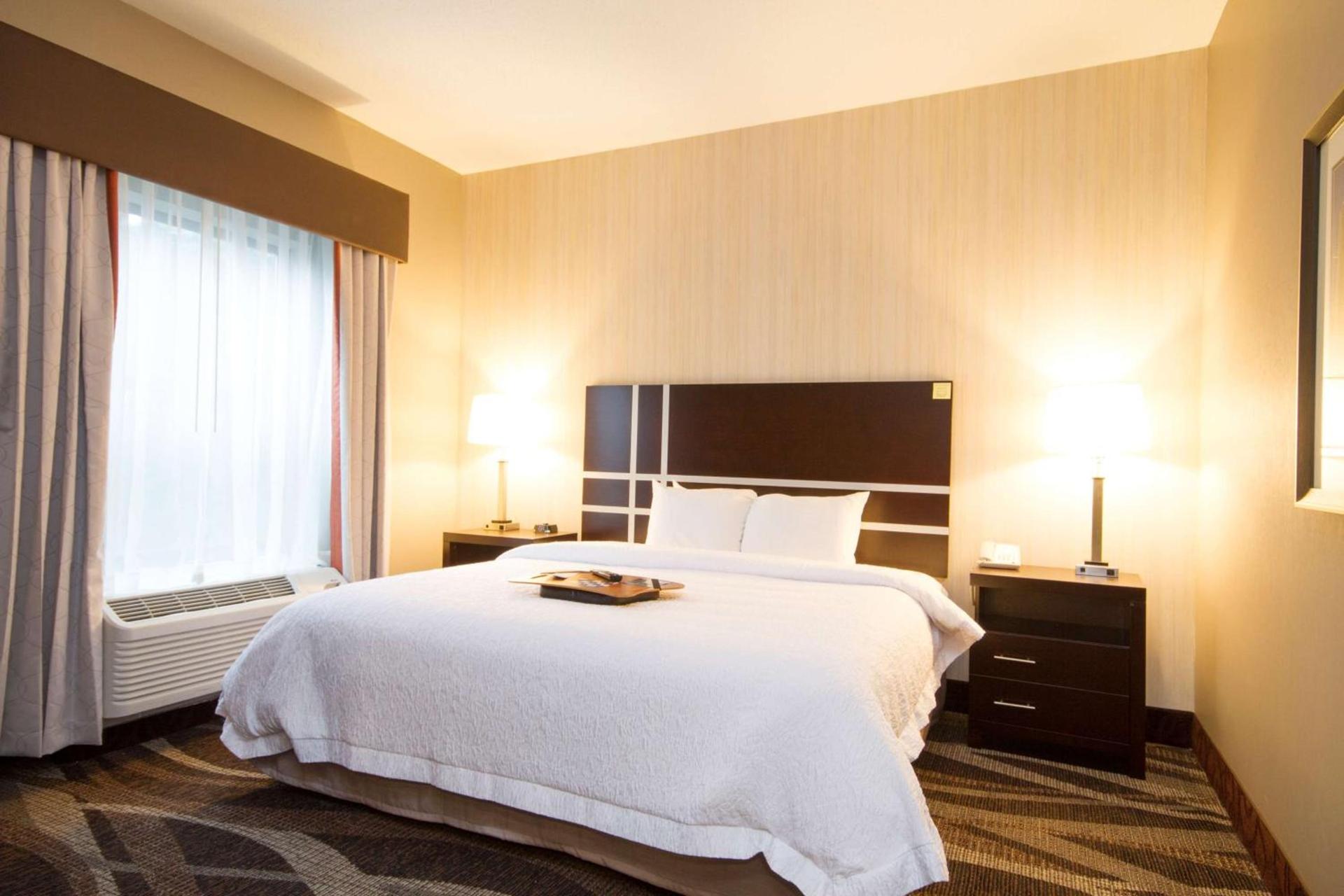 Hampton Inn Marshall photo 19