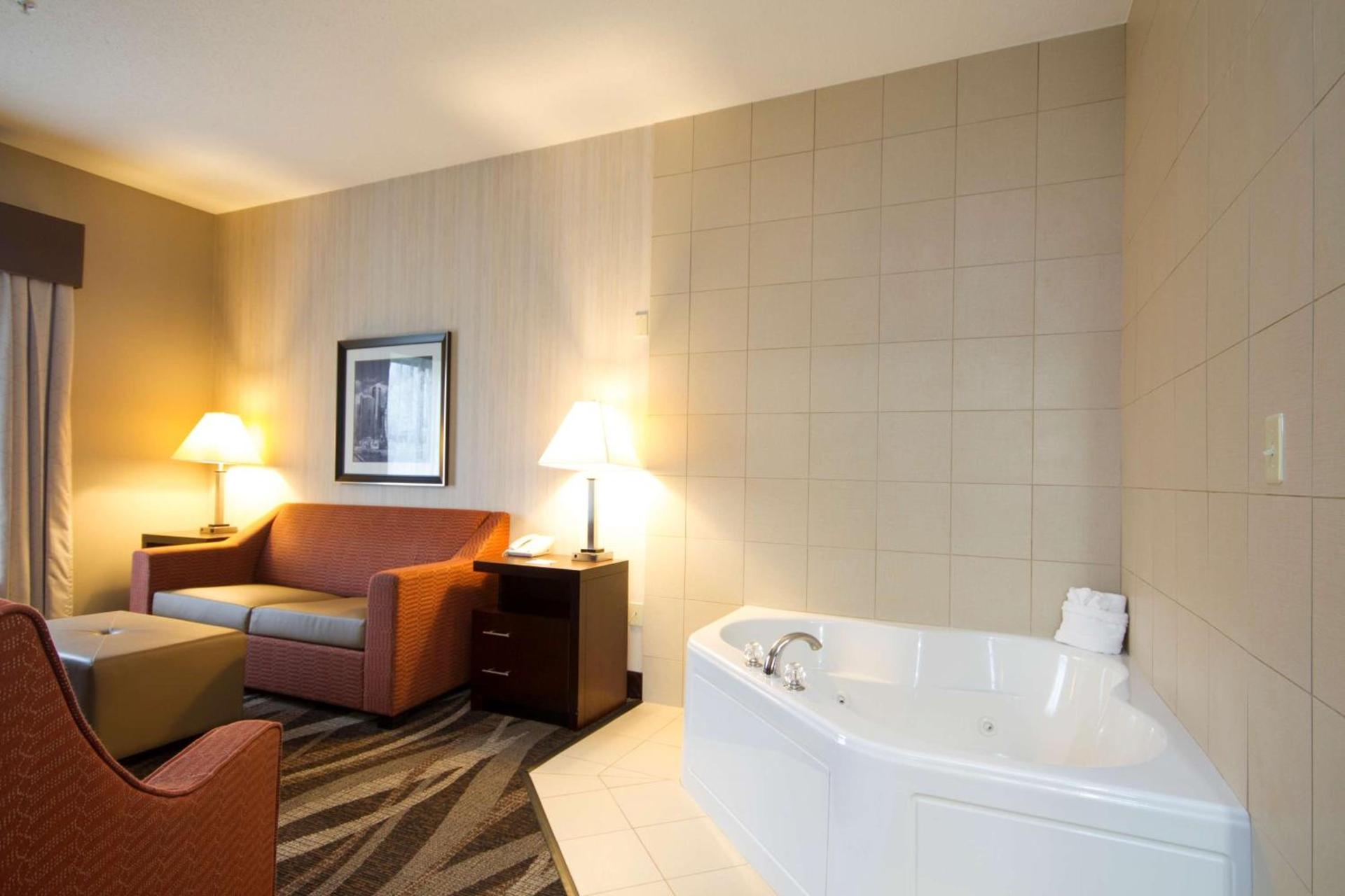 Hampton Inn Marshall photo 20