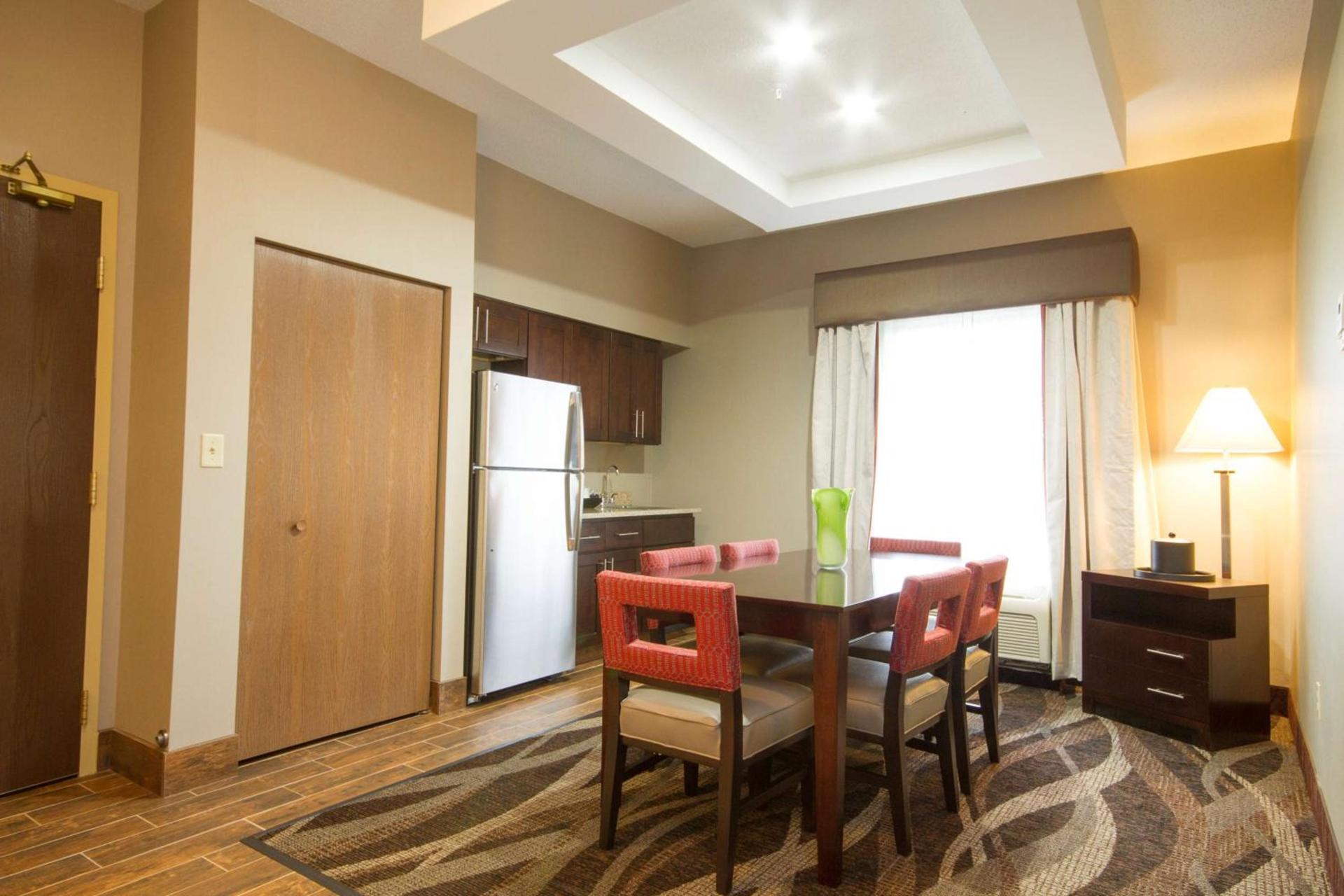 Hampton Inn Marshall photo 21