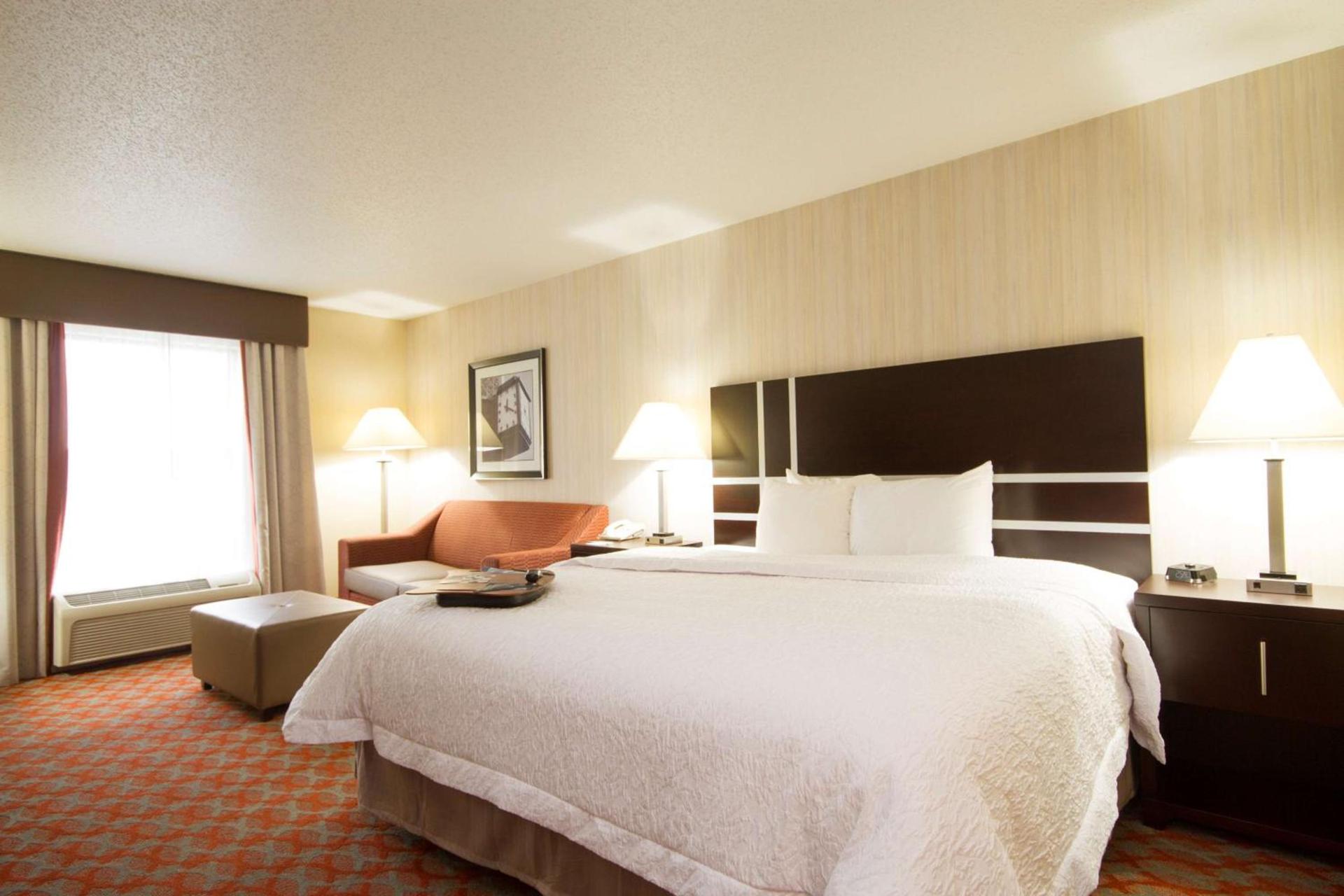 Hampton Inn Marshall photo 23