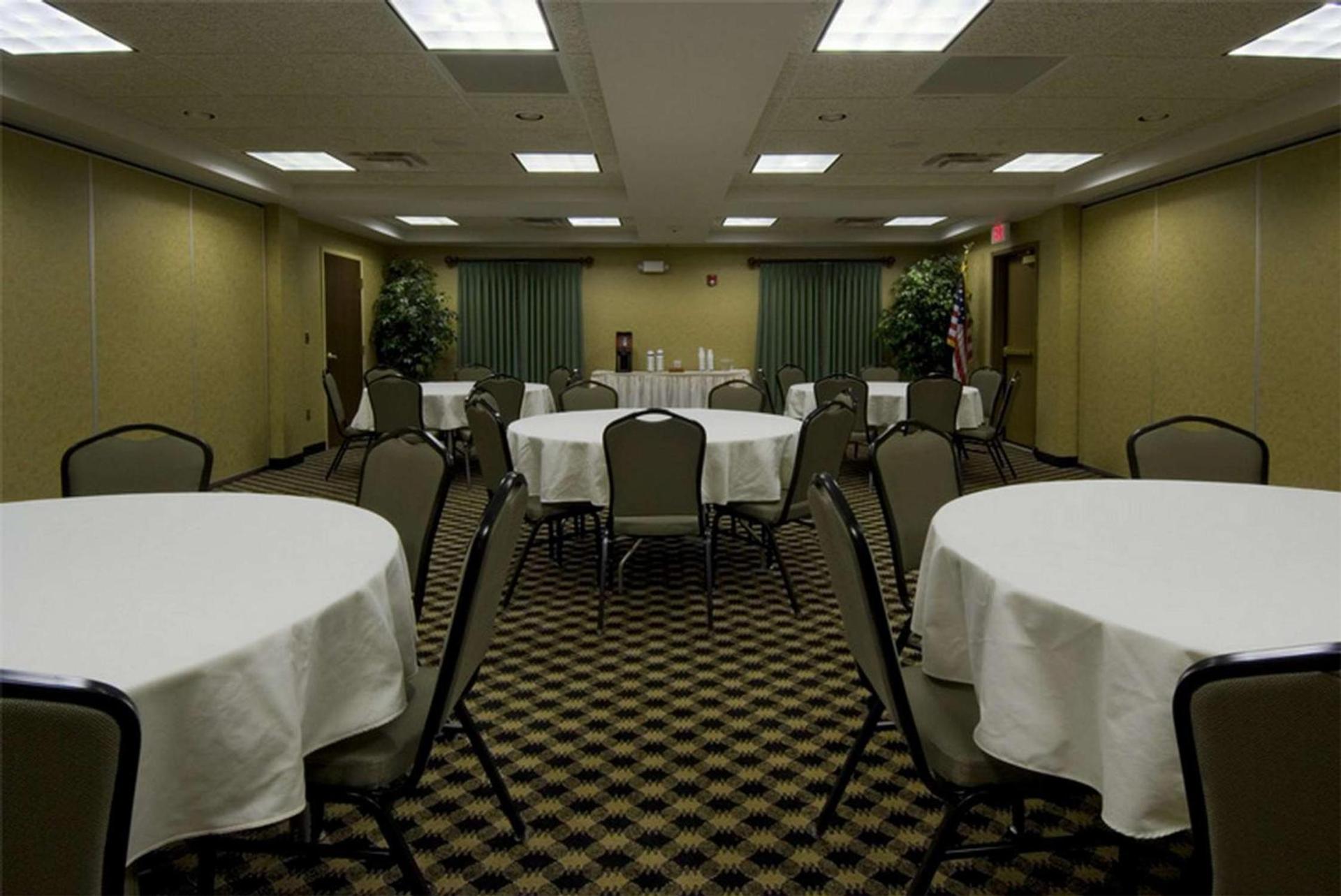 Hampton Inn Marshall photo 31