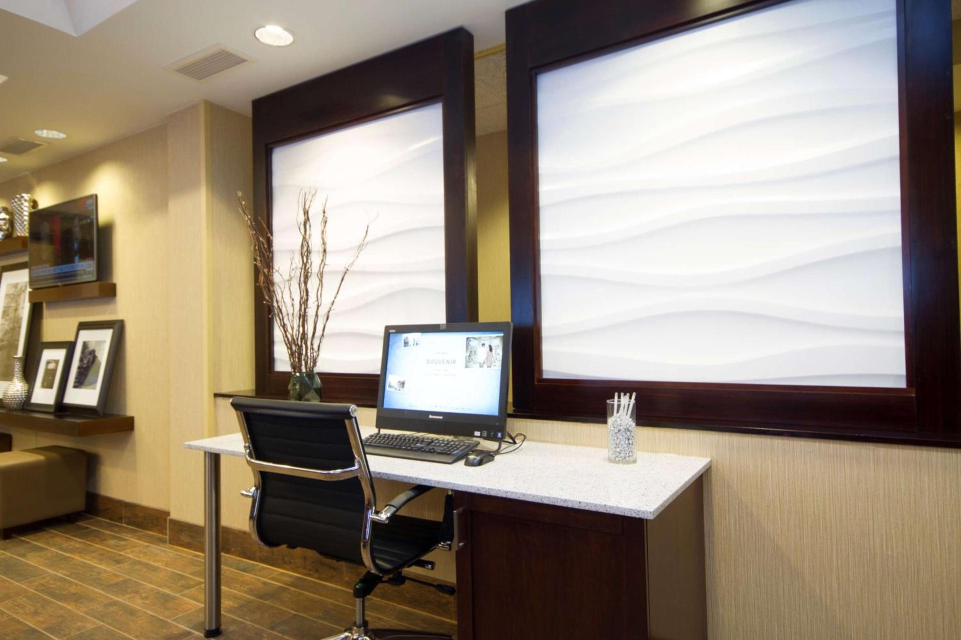 Hampton Inn Marshall photo 33
