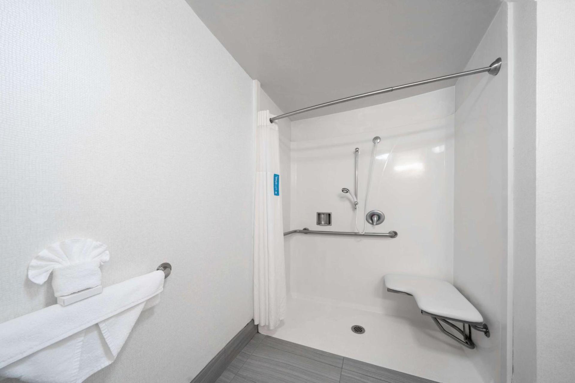 Hampton Inn & Suites Modesto - Salida photo 13