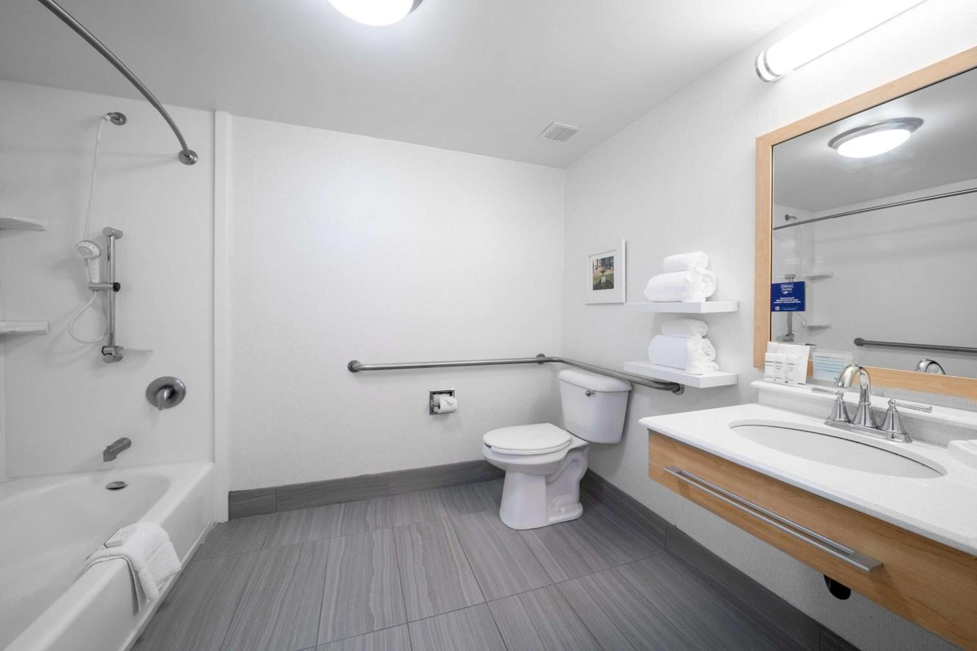 Hampton Inn & Suites Modesto - Salida photo 14