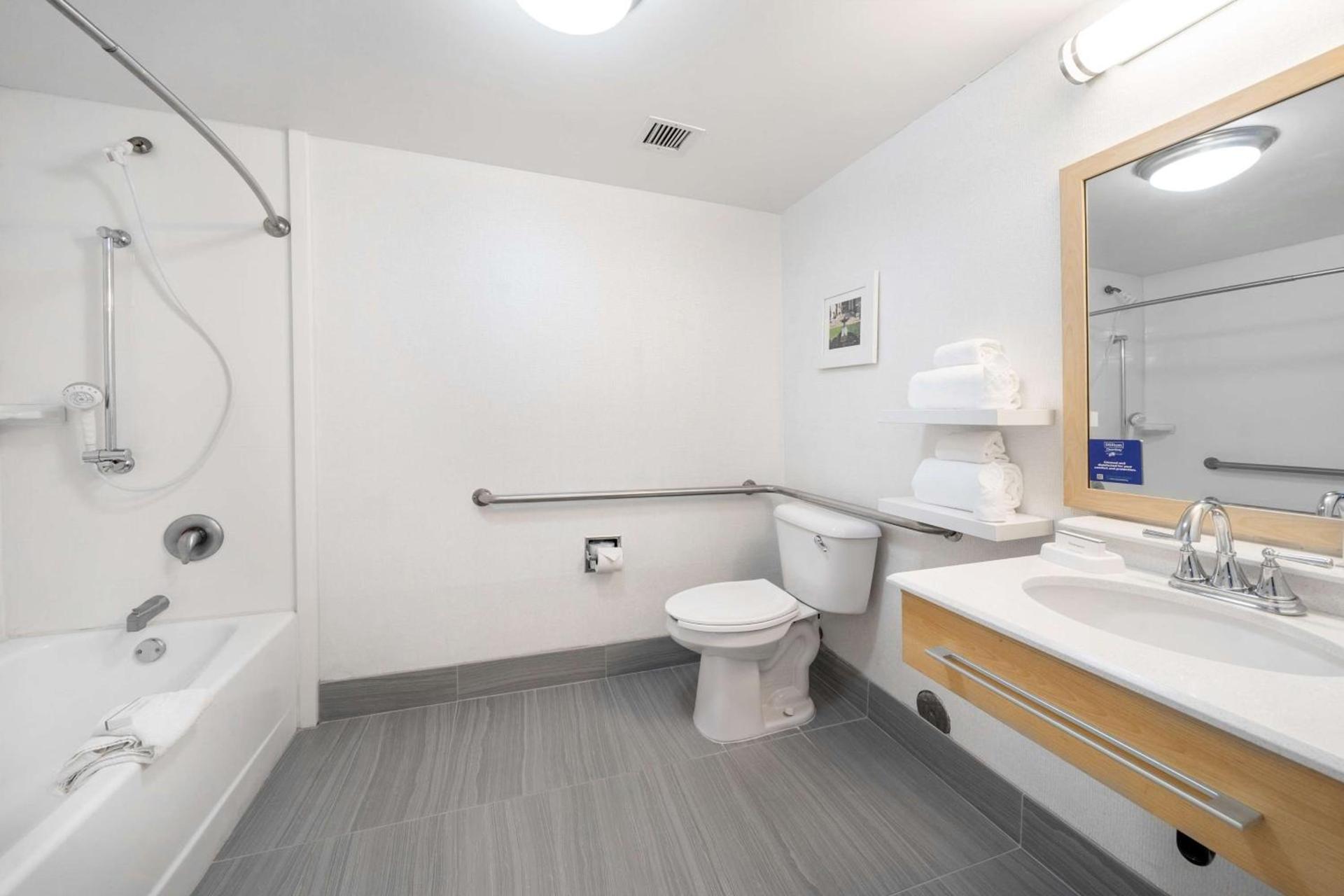 Hampton Inn & Suites Modesto - Salida photo 18