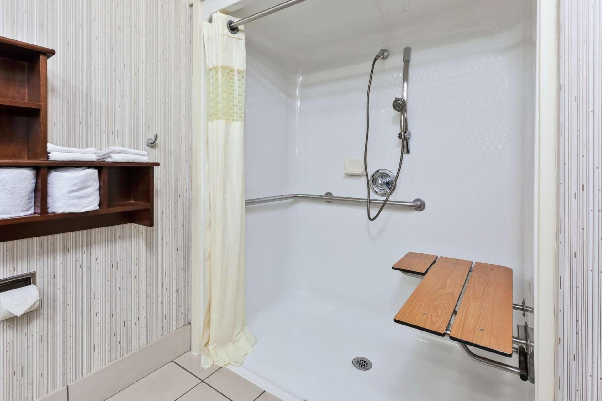Hampton Inn Monroe photo 12