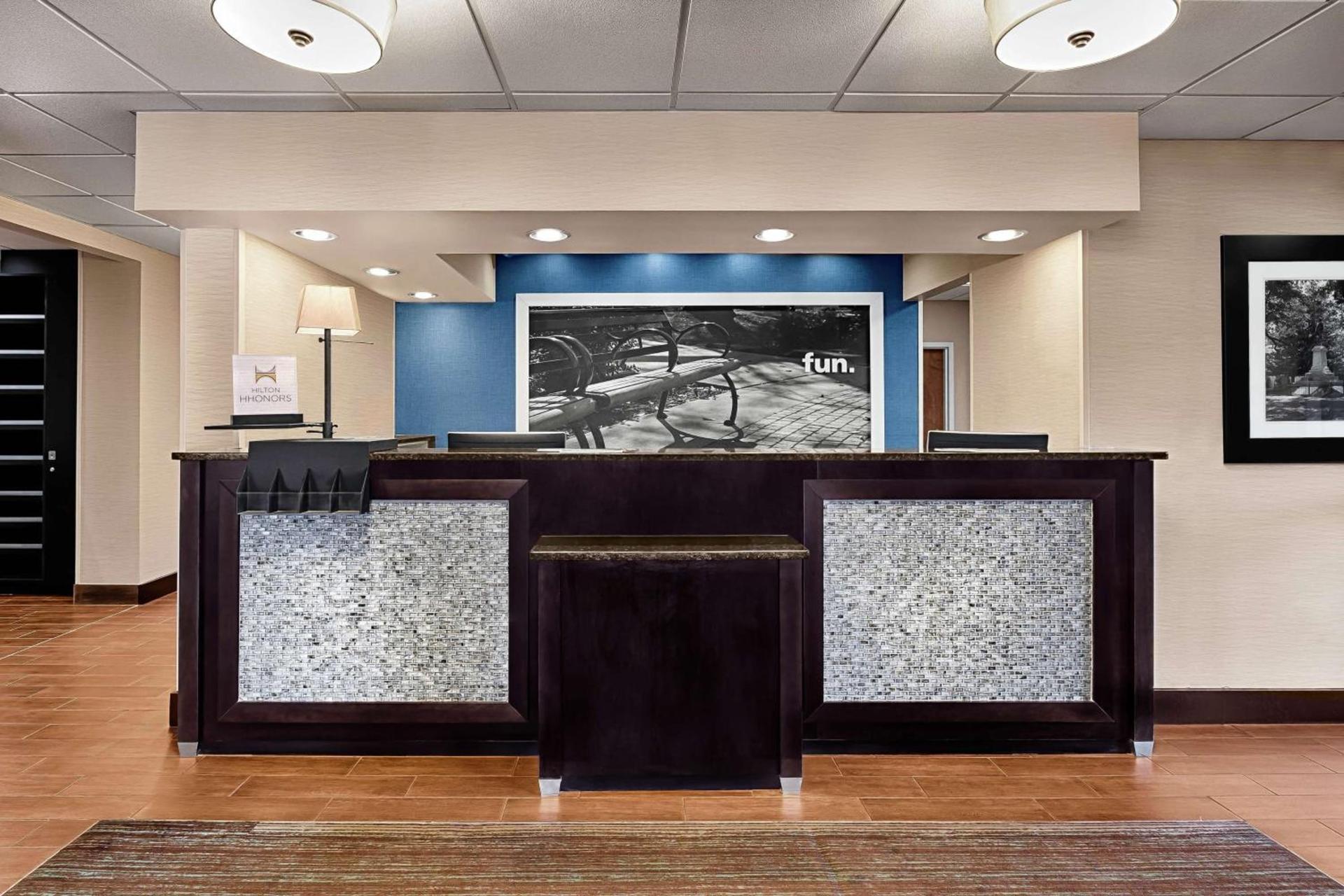 Hampton Inn Morganton photo 4