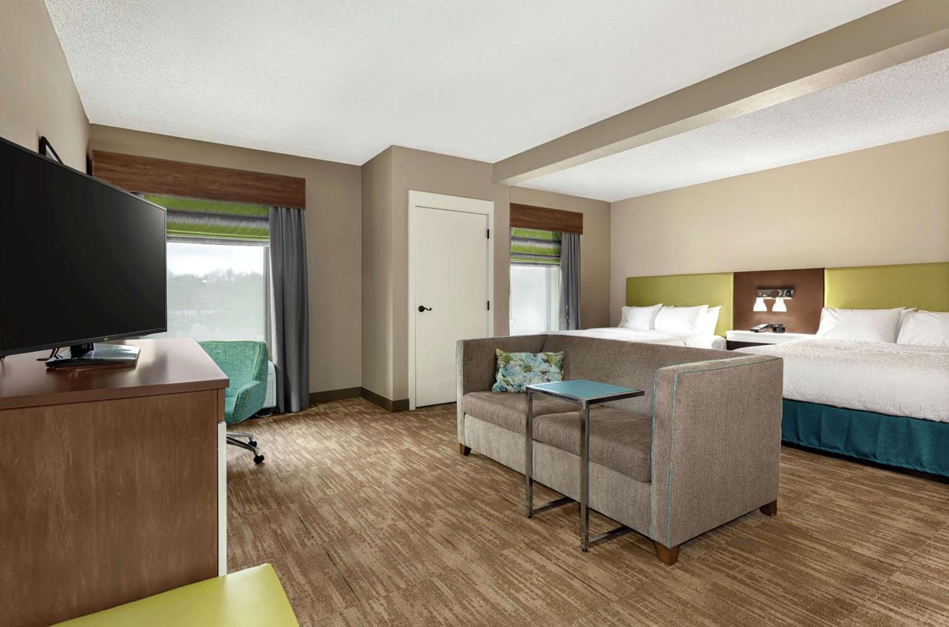 Hampton Inn Morganton photo 14