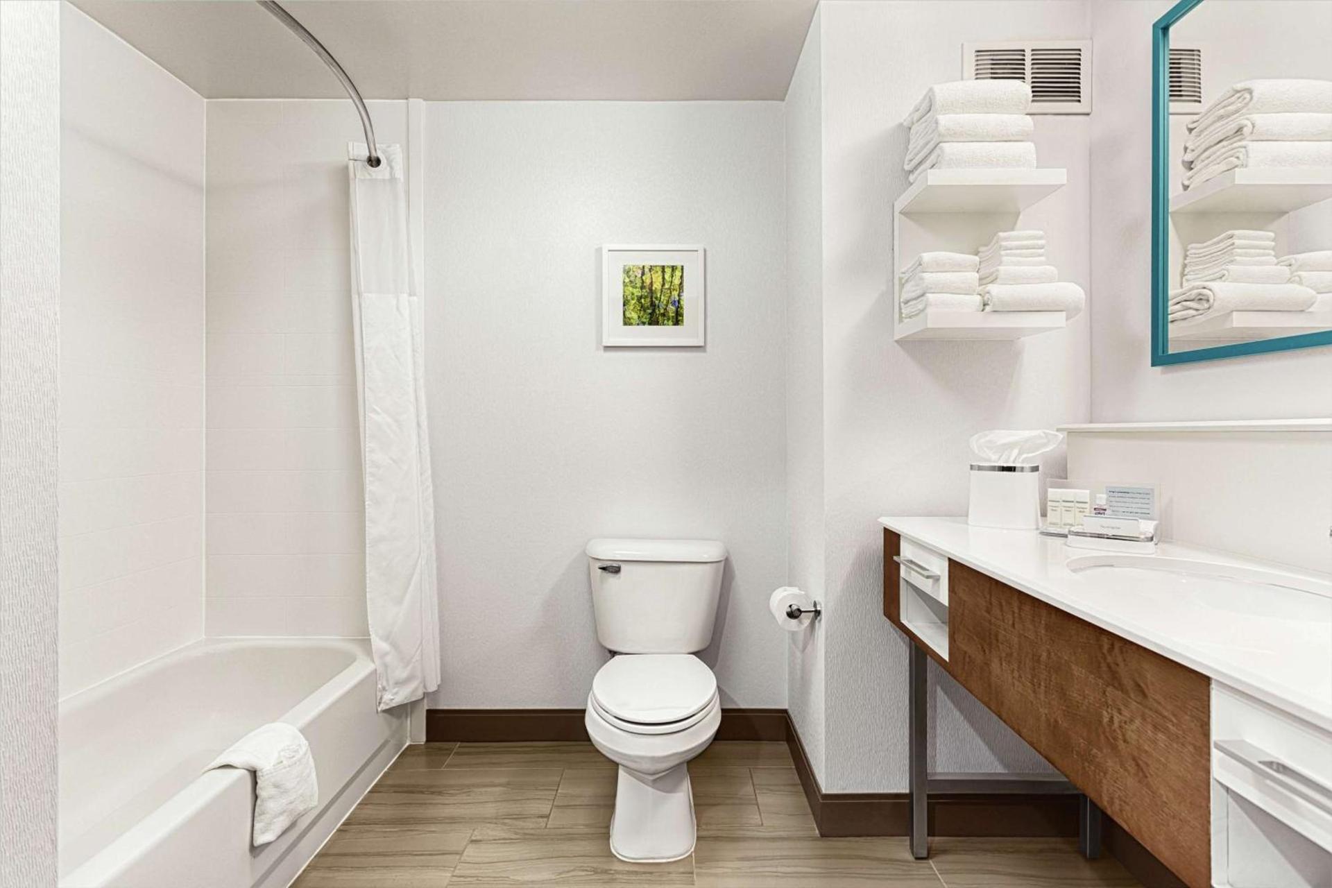 Hampton Inn Morganton photo 15