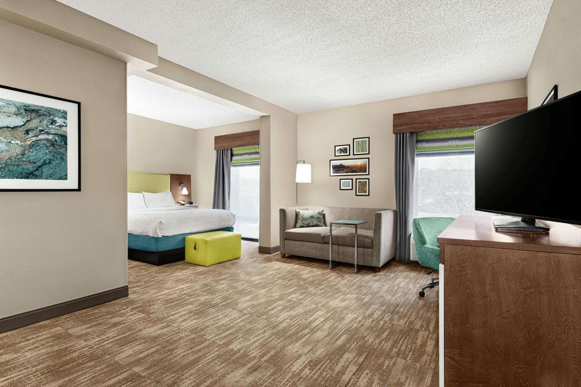 Hampton Inn Morganton photo 18