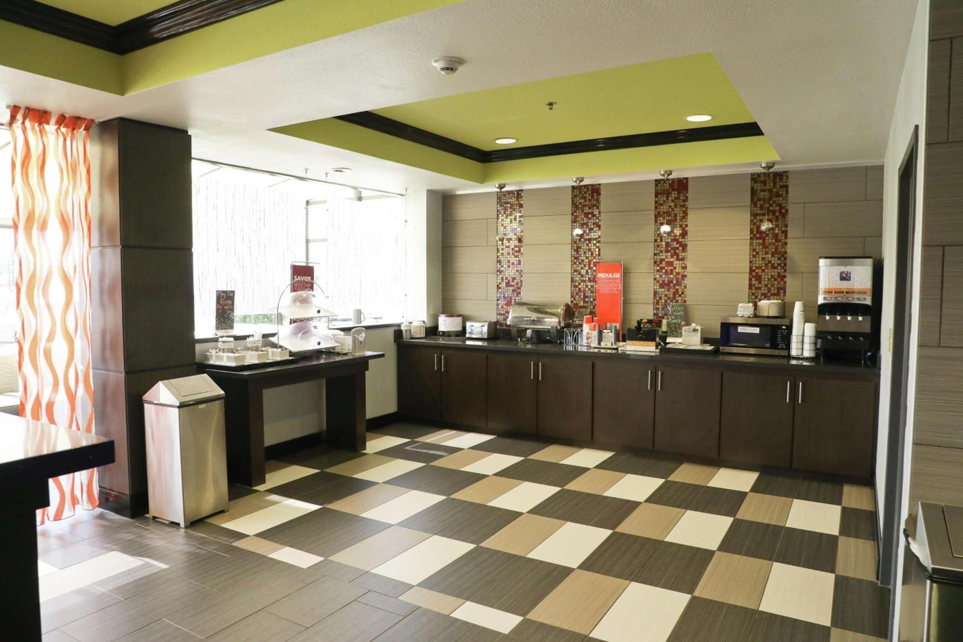 Hampton Inn Muskogee photo 11