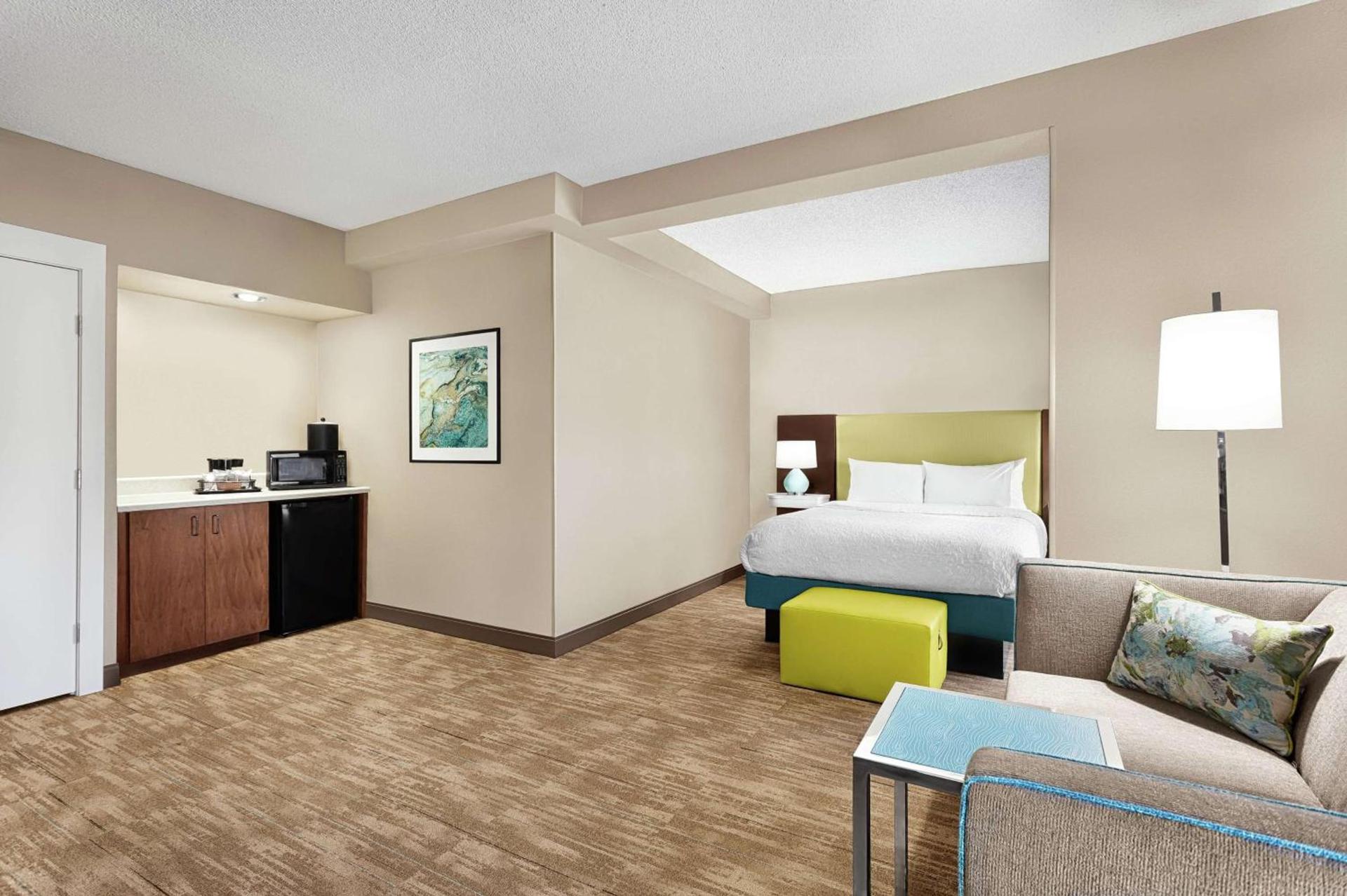 Hampton Inn Morganton photo 17