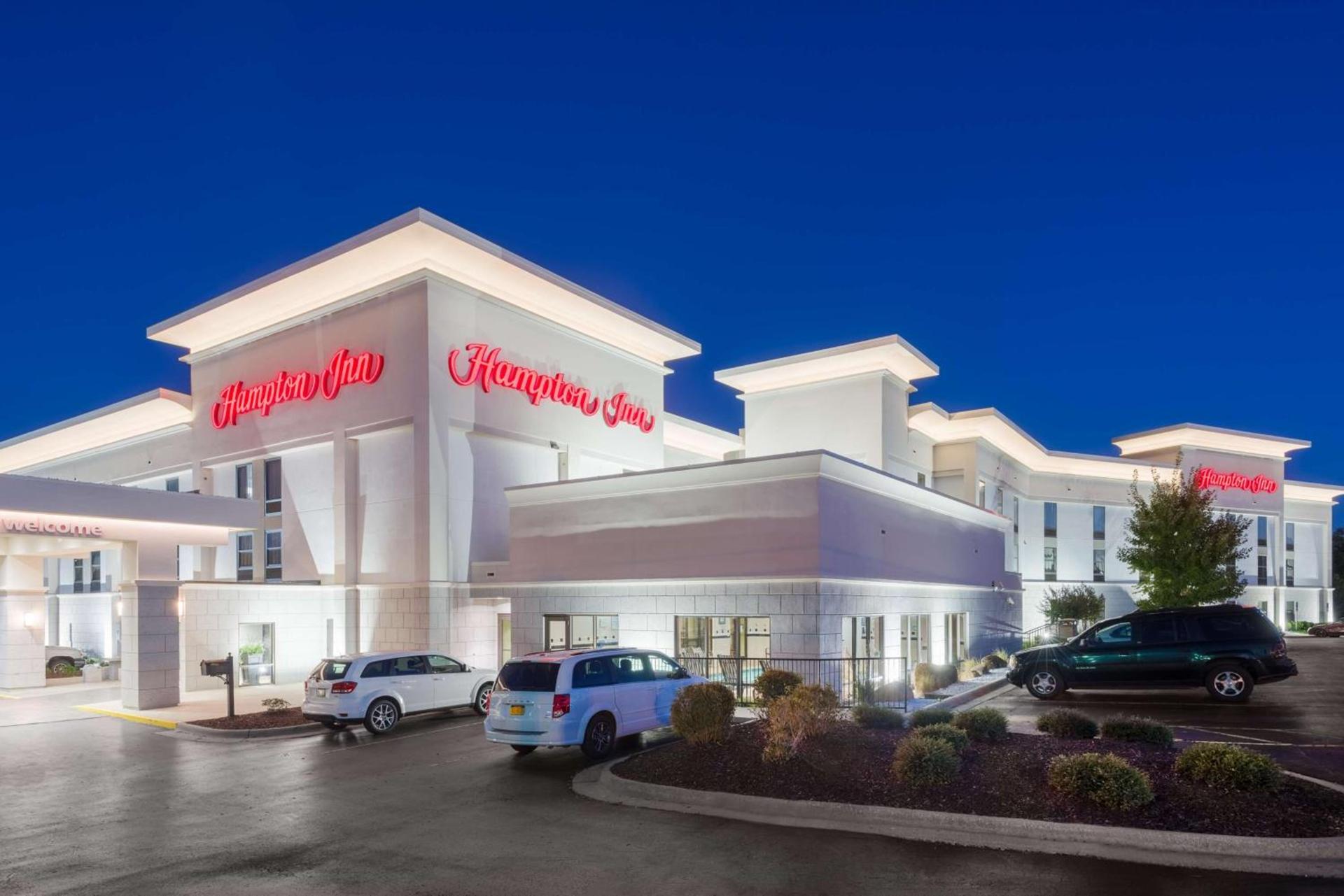 Hampton Inn Mount Airy photo 2