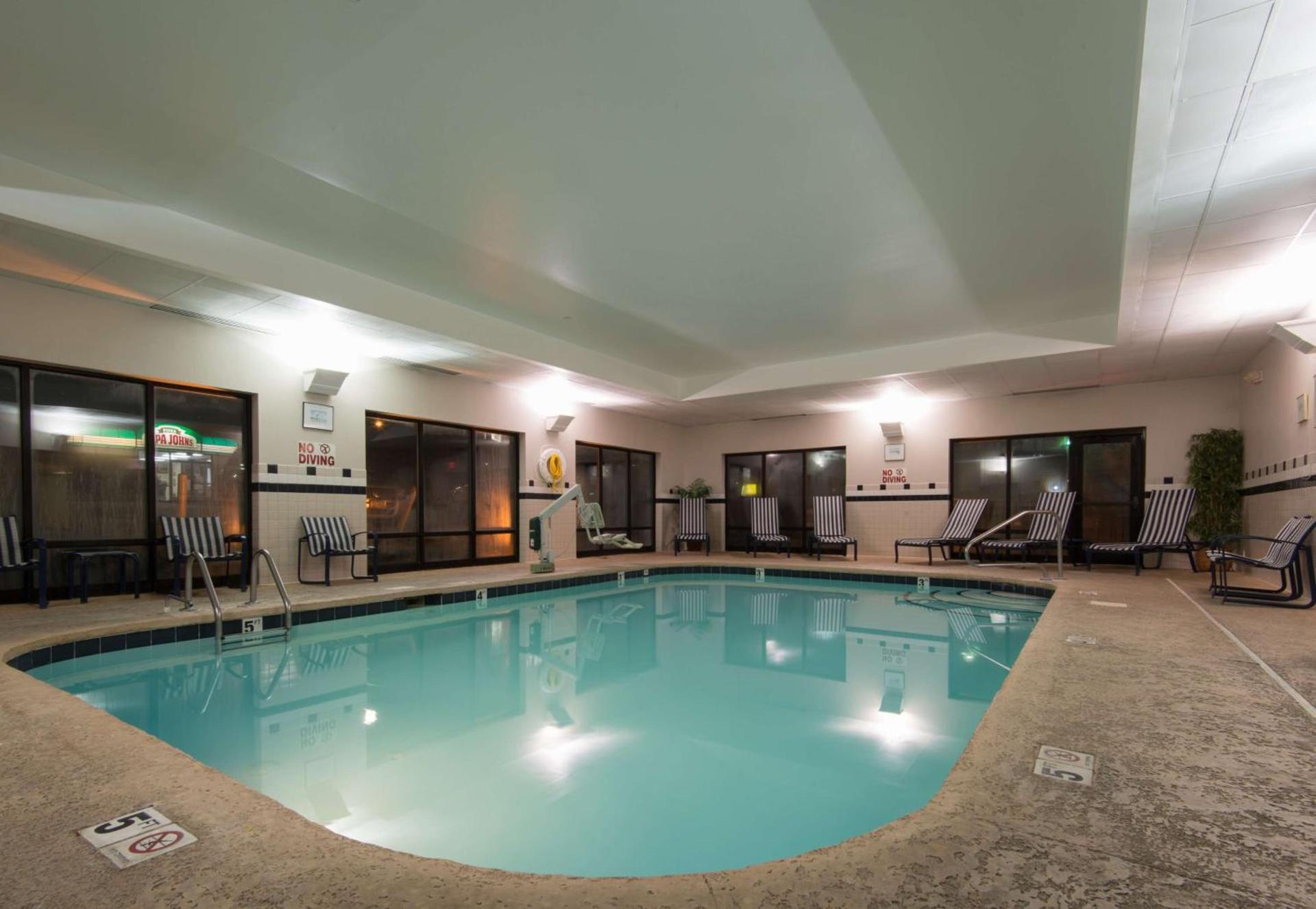 Hampton Inn Mount Airy photo 5