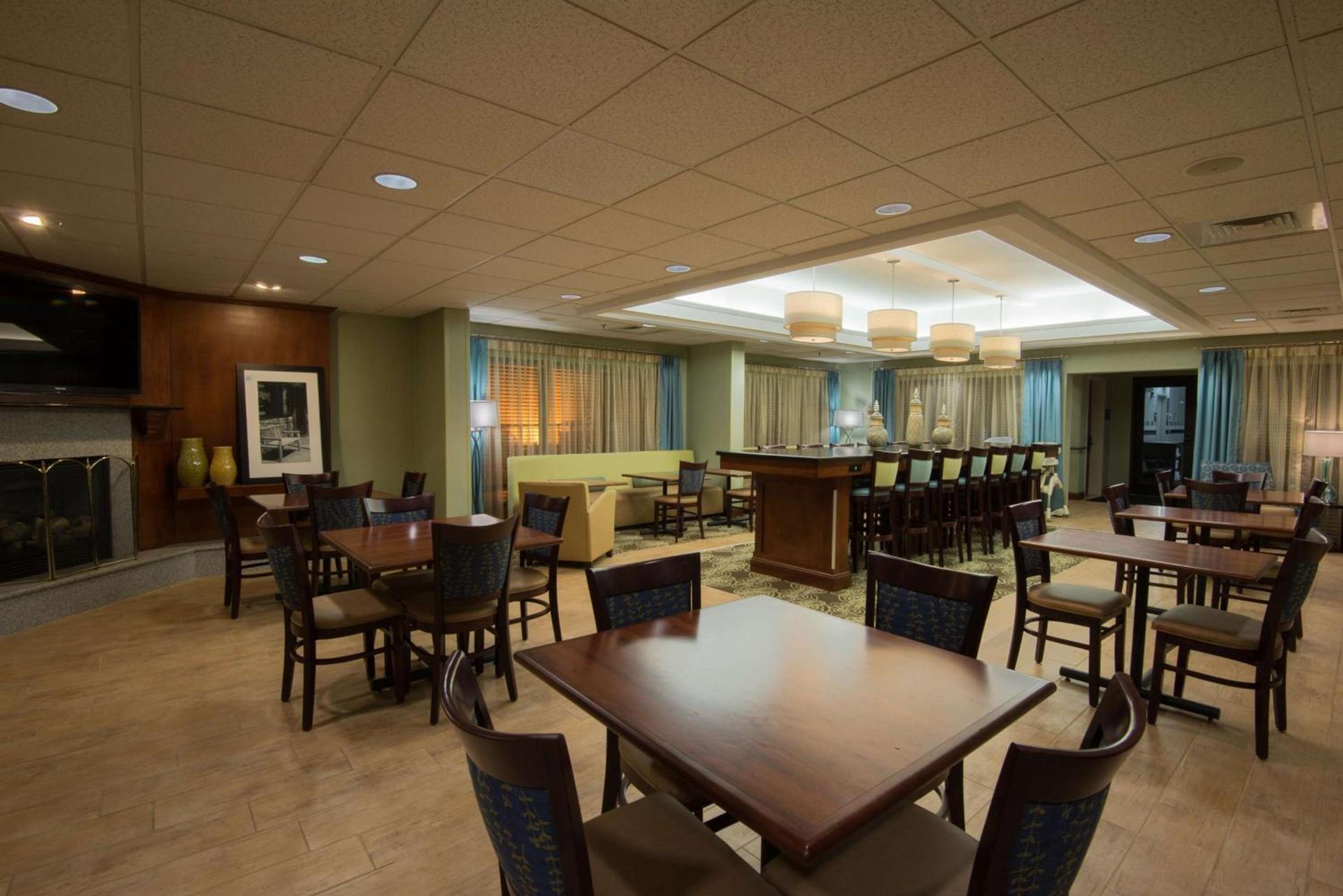Hampton Inn Mount Airy photo 6