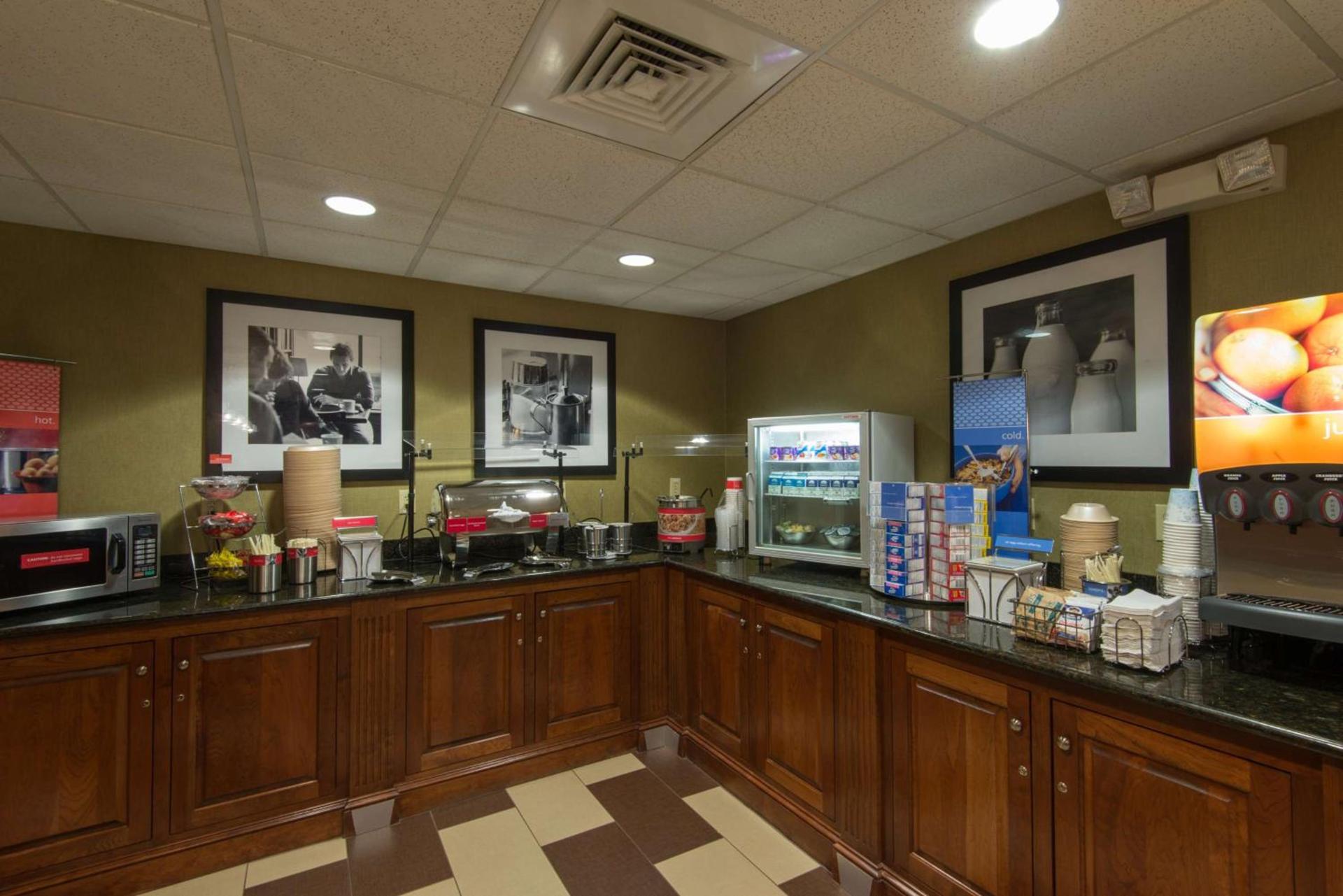 Hampton Inn Mount Airy photo 7