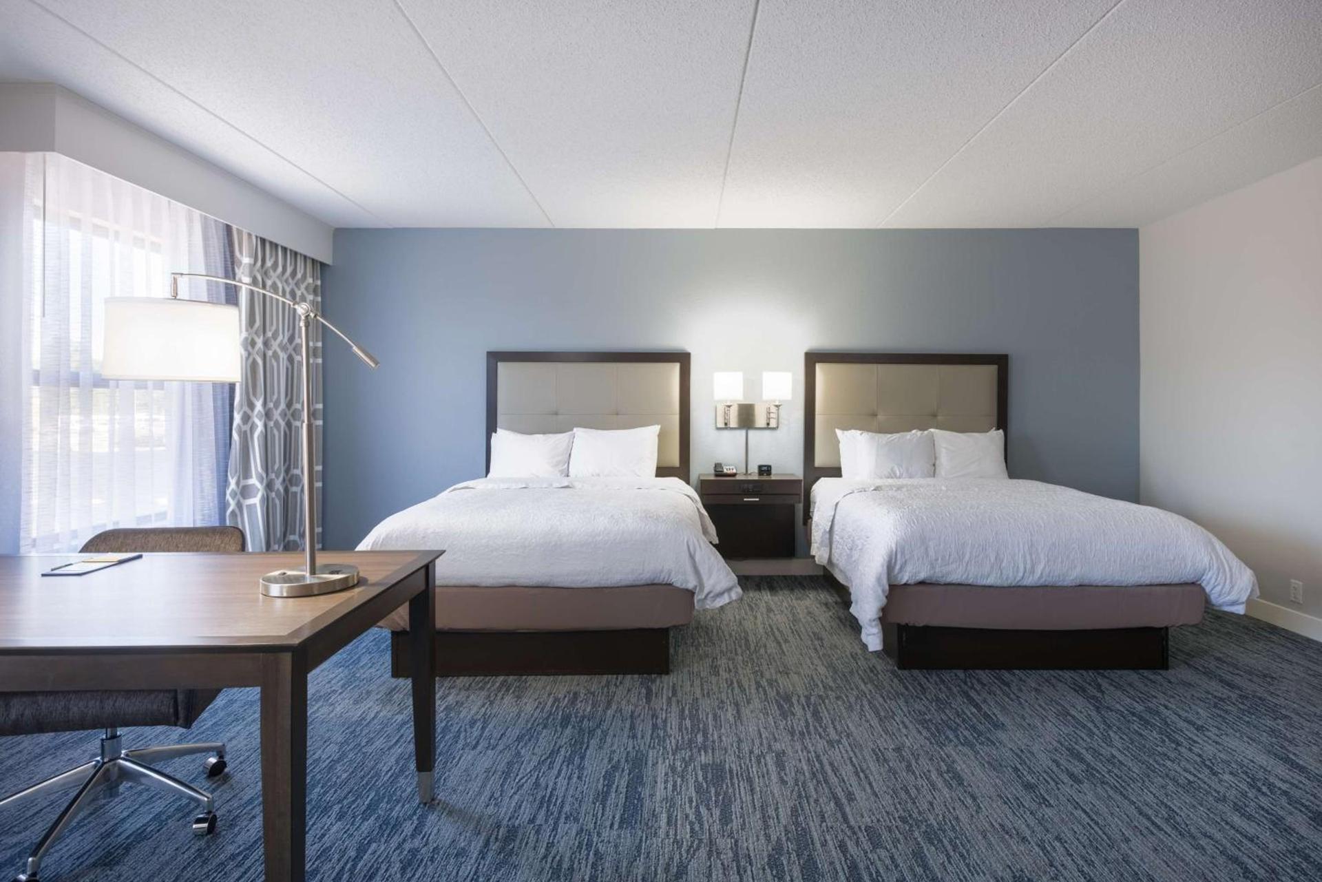 Hampton Inn Mount Airy photo 10