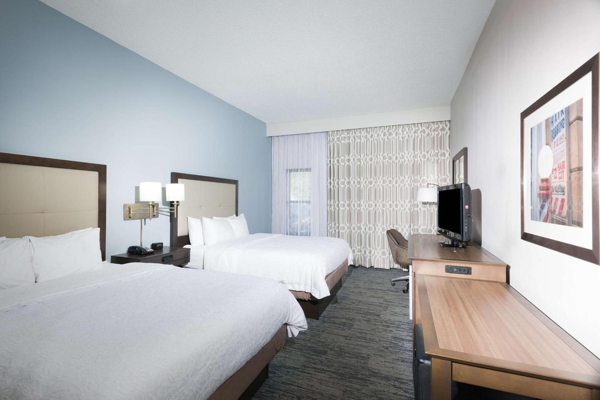 Hampton Inn Mount Airy photo 12