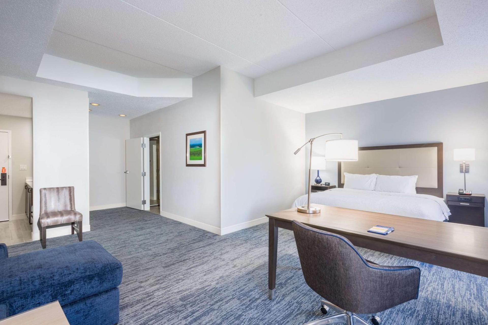 Hampton Inn Mount Airy photo 13