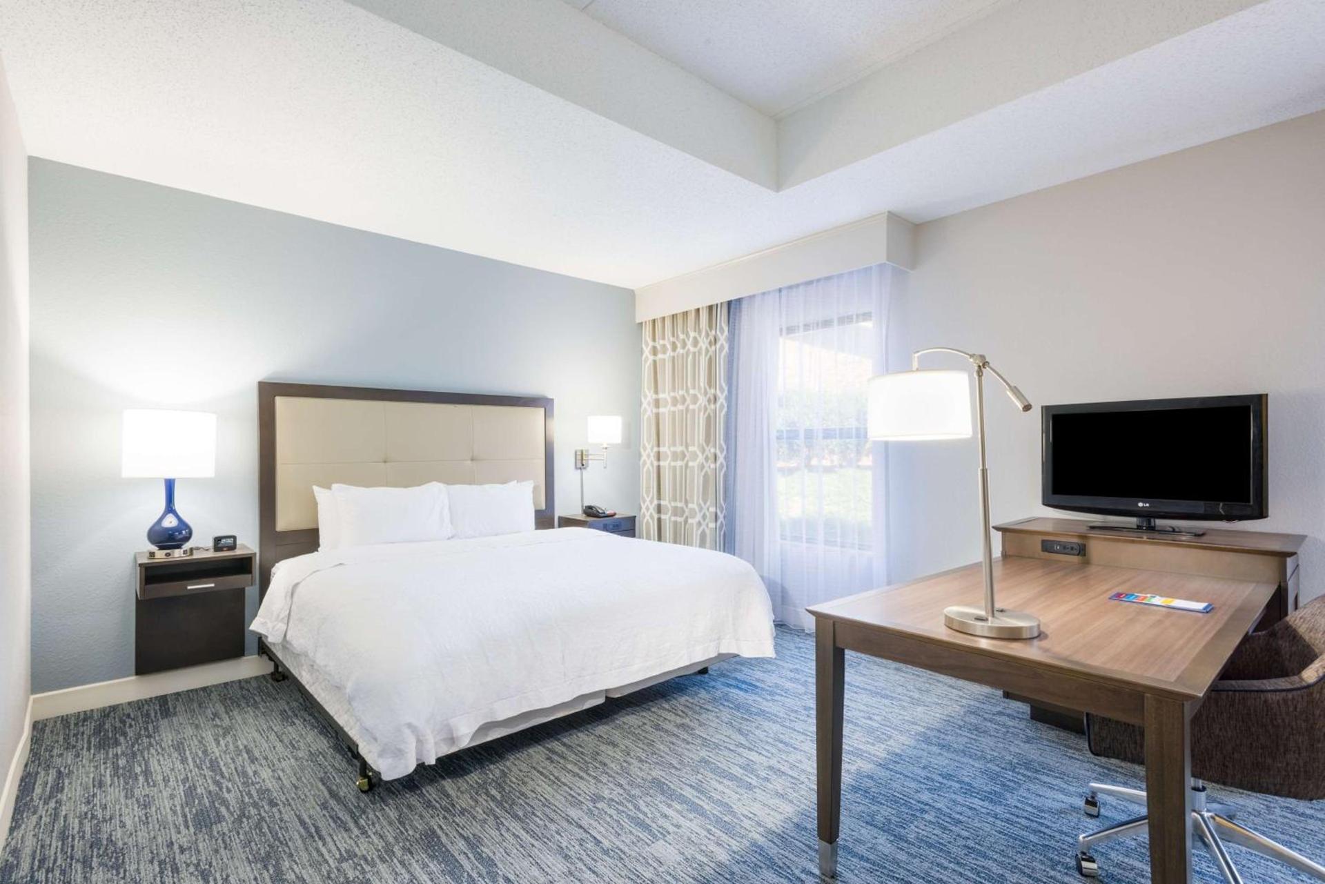Hampton Inn Mount Airy photo 14